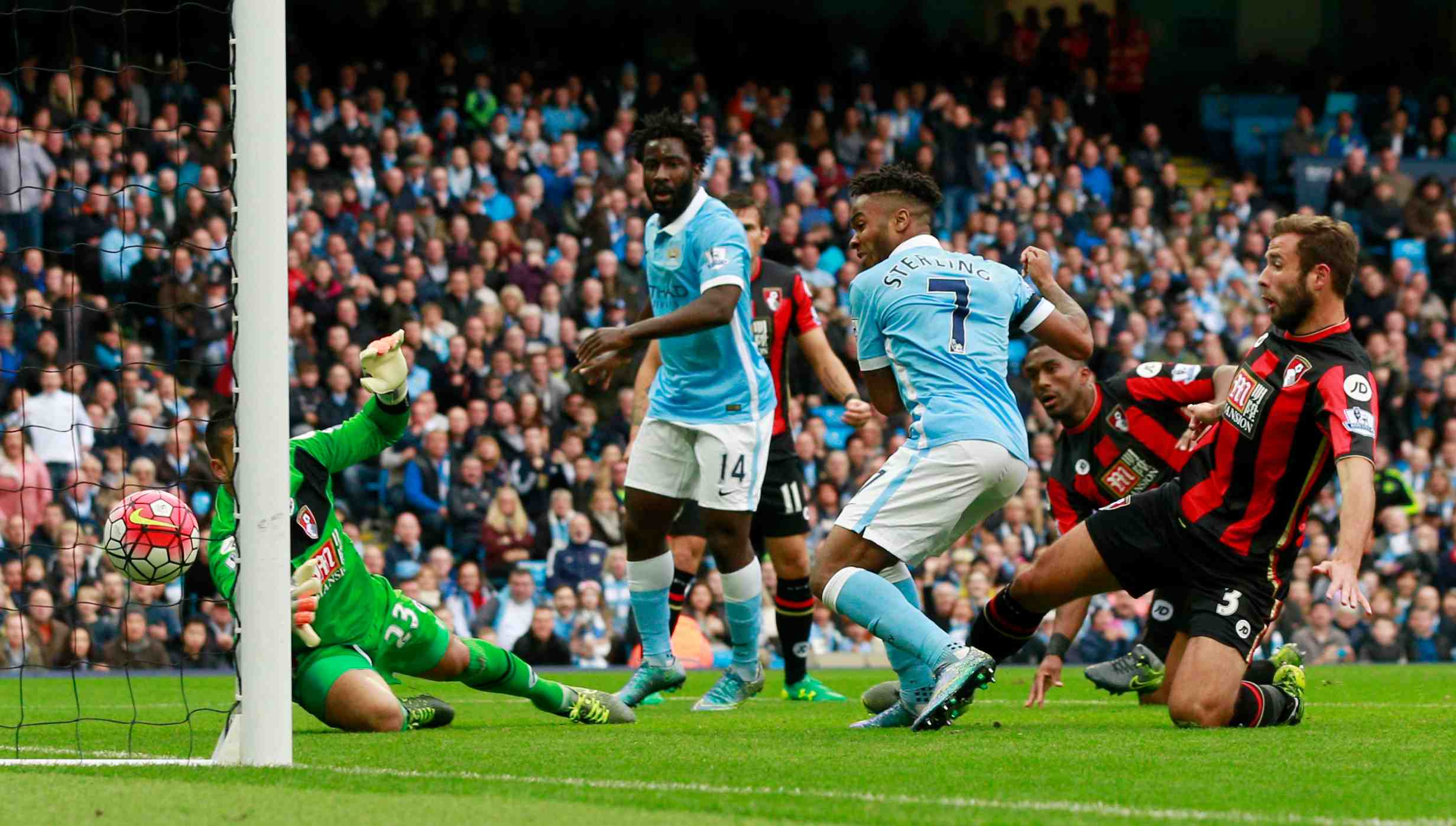Manchester city deroule, sunderland s'enfonce