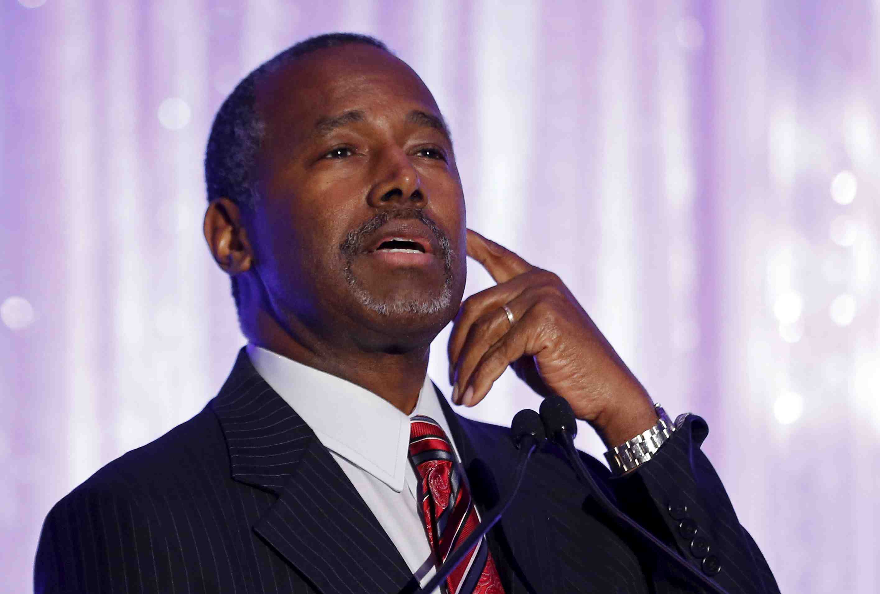 Son passe rattrappe le candidat republicain ben carson
