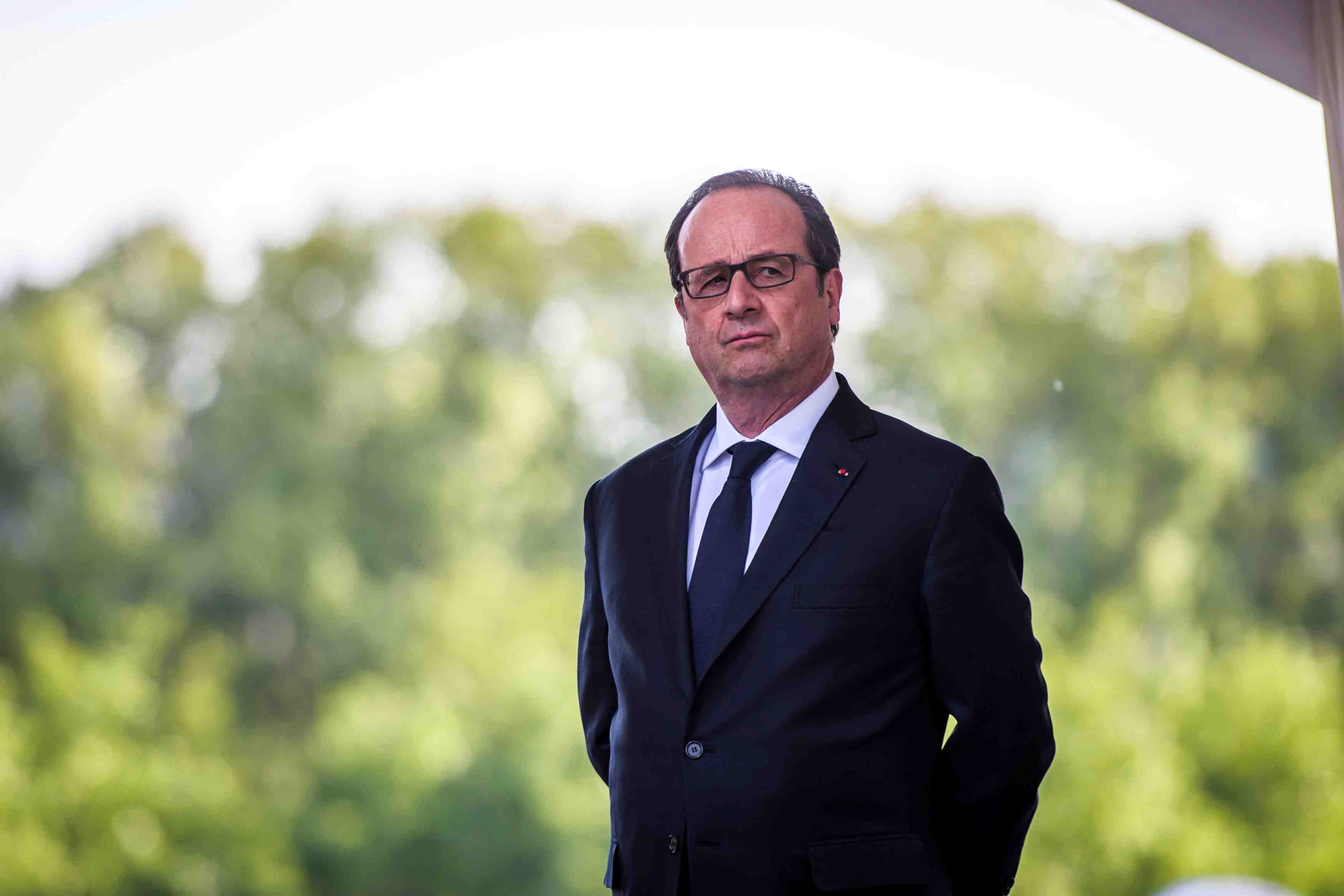 Hollande preside l'hommage aux policier tue jeudi