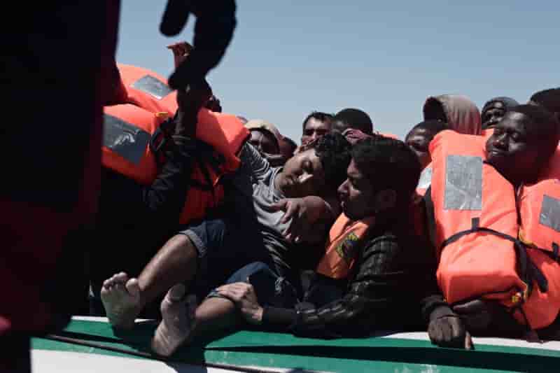 Plus de 2000 migrants secourus en mediterranee
