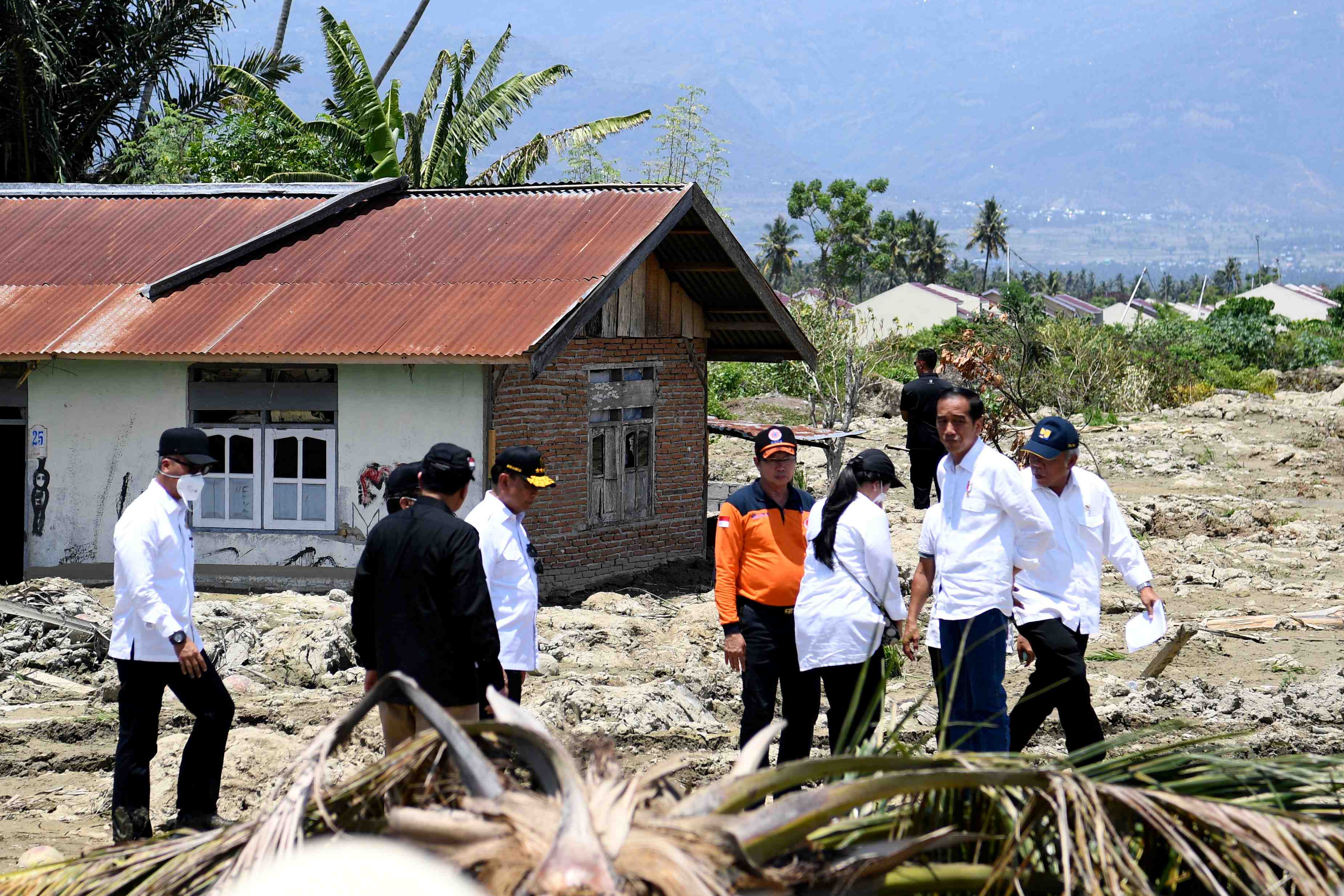 Le president indonesien se rend de nouveau sur le site du seisme