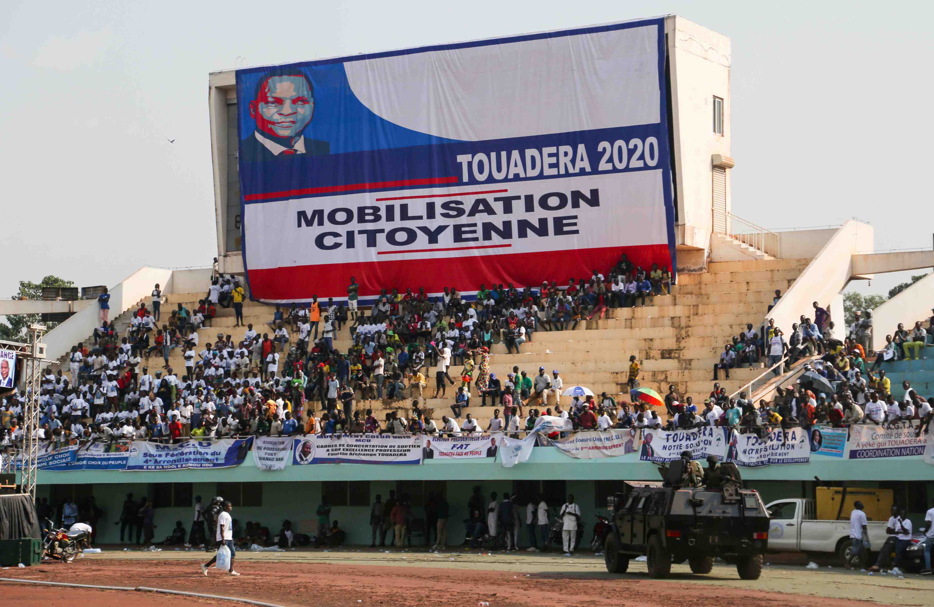 Centrafrique: la peur s'installe face a la montee des violences avant les elections de dimanche