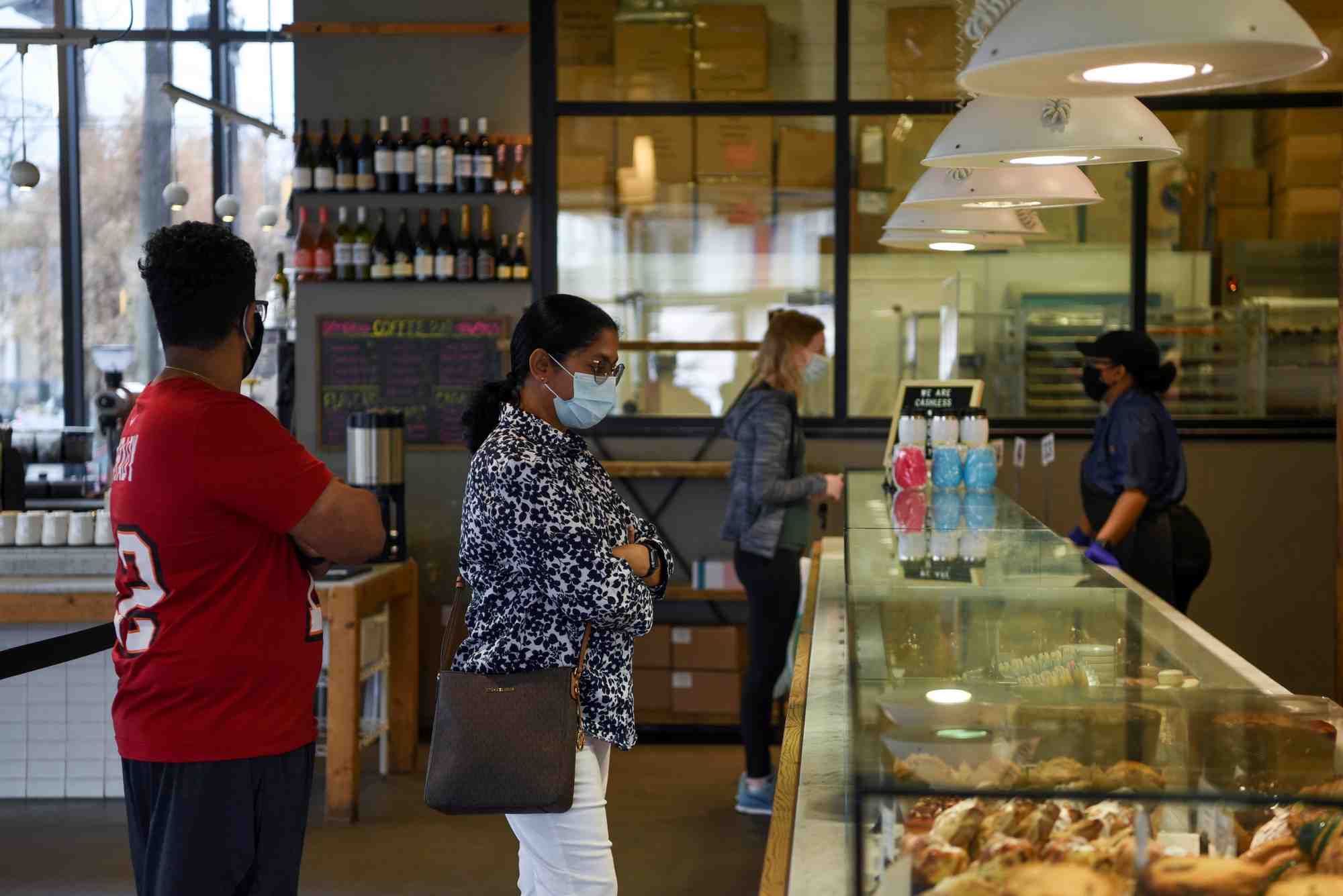 Etats-unis: les personnes entierement vaccinees peuvent enlever leur masque, selon les cdc