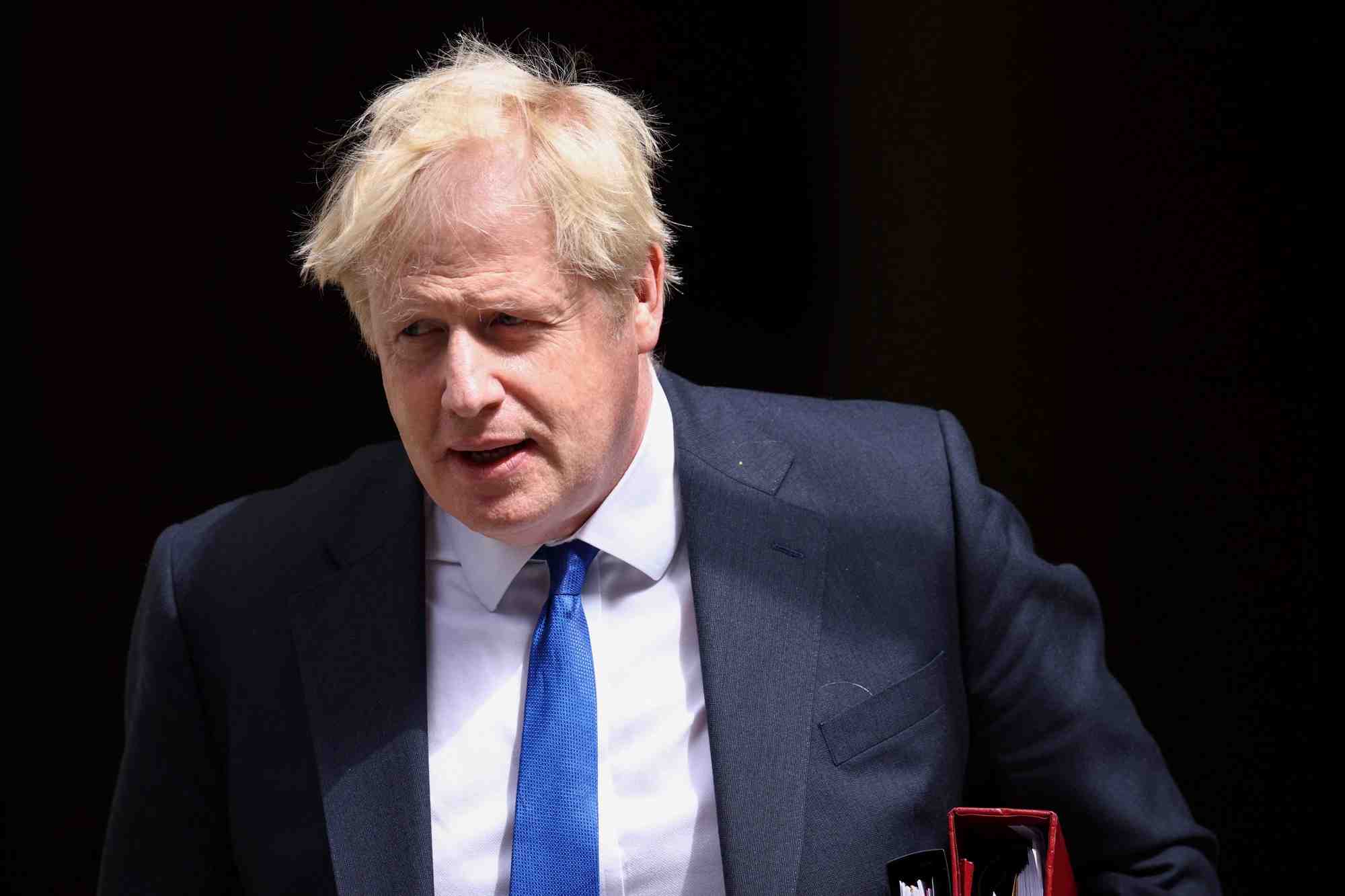 Grande-bretagne: boris johnson s'accroche au pouvoir malgre les departs en cascade