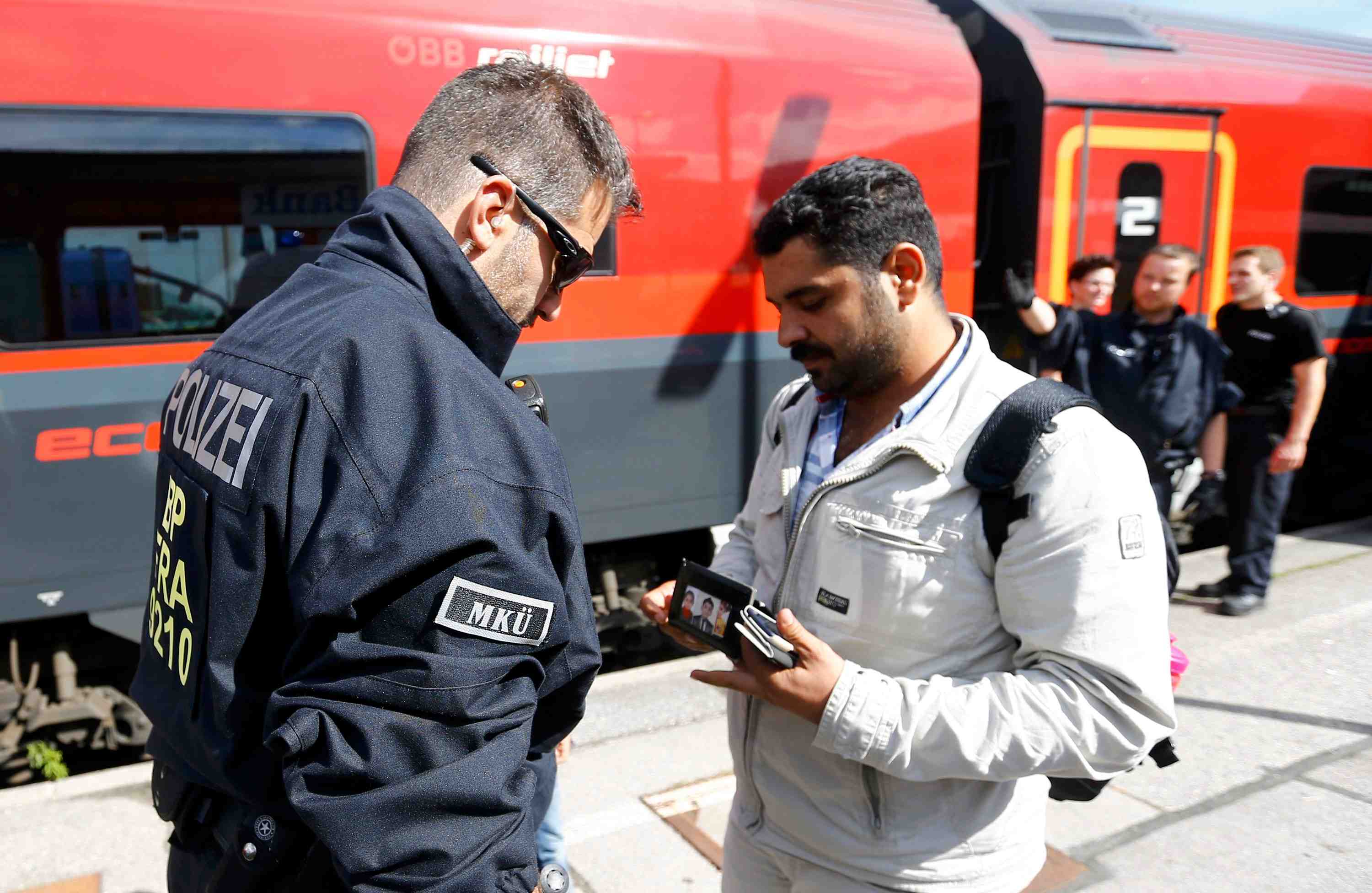 Les controles ralentissent les migrants en autriche
