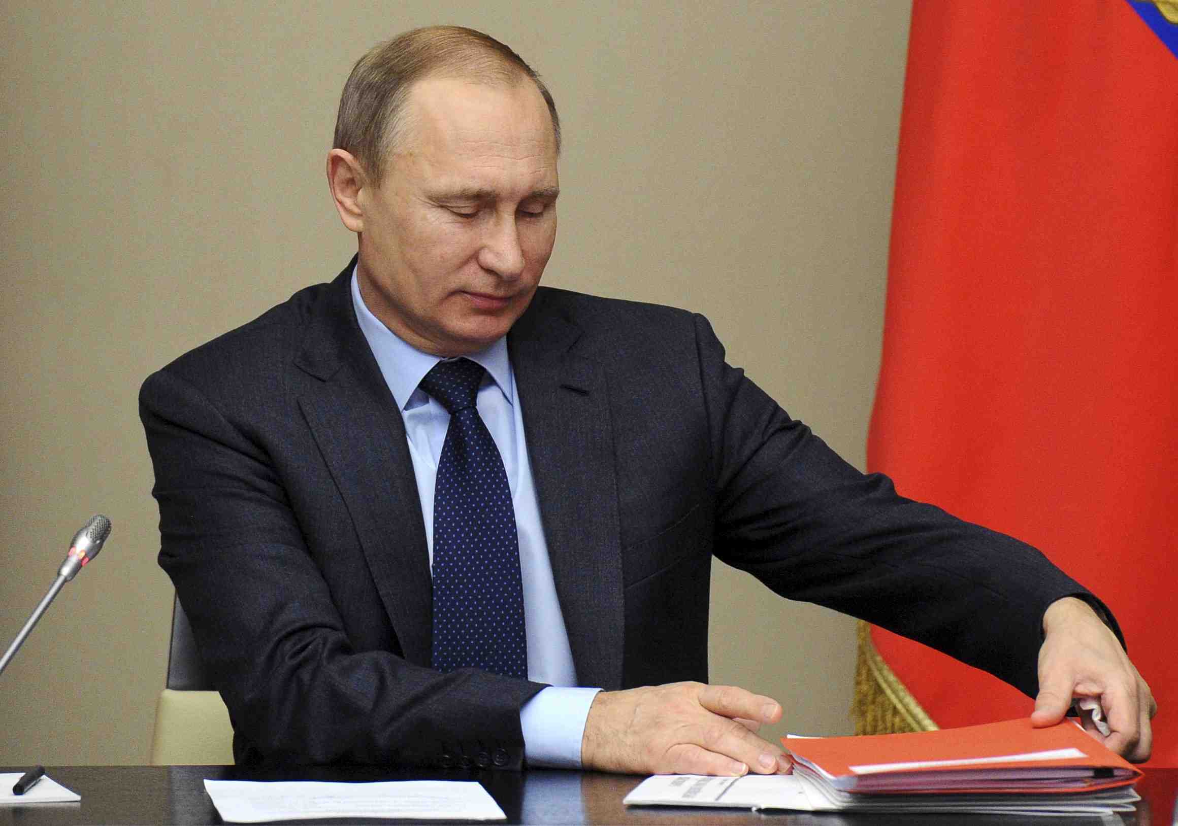 Vladimir poutine dit que la russie est prete a s'engager davantage militairement en russie