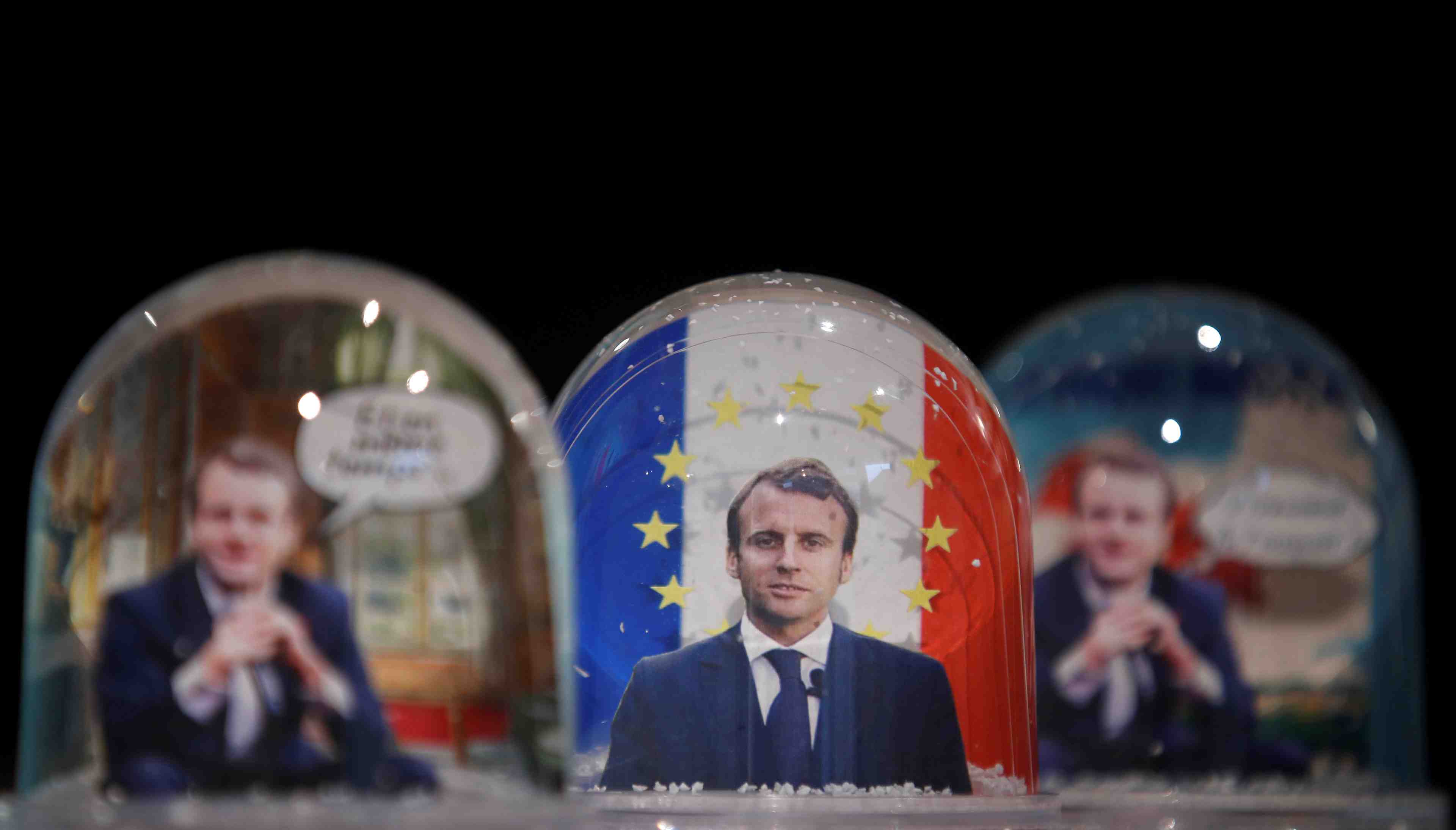 Le succes des boules a neige macron dope l'activite d'une pme de l'ain