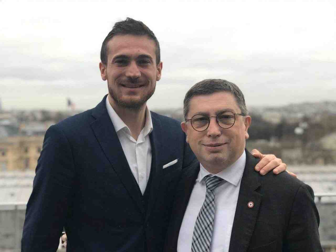 Rémy André Ozcan et le député LREM Jean-Michel Mis sont à l'origine de la Fédération française des professionnels de la blockchain, dont les statuts seront déposés dès que les conditions le permettront.
