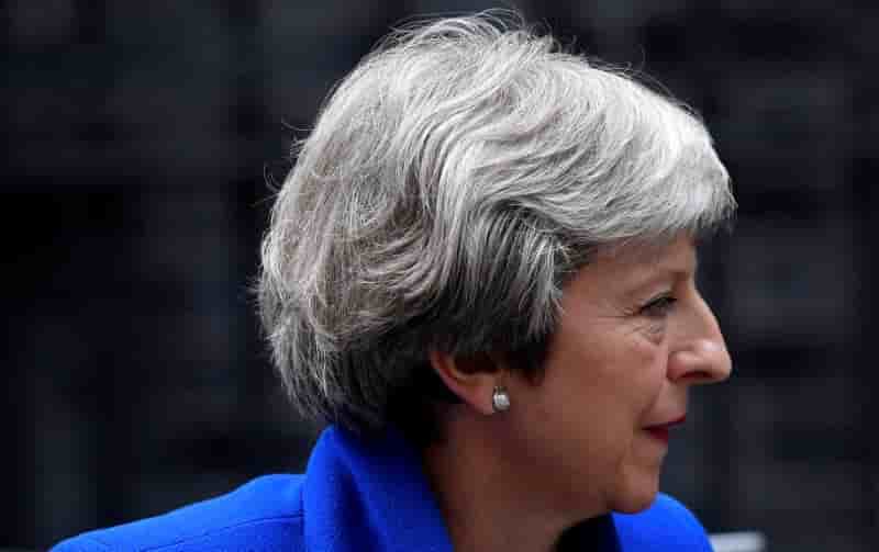 May remporte un vote crucial sur le brexit aux communes