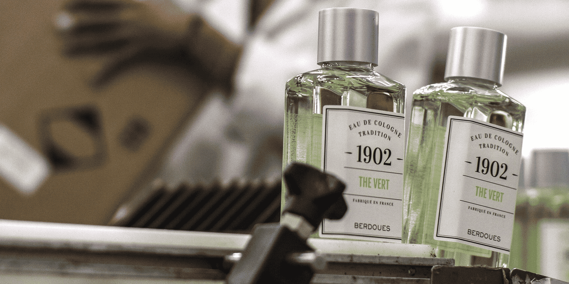 Le groupe possède près de 200 références produits au travers de ses différentes marques de parfums et cosmétiques.