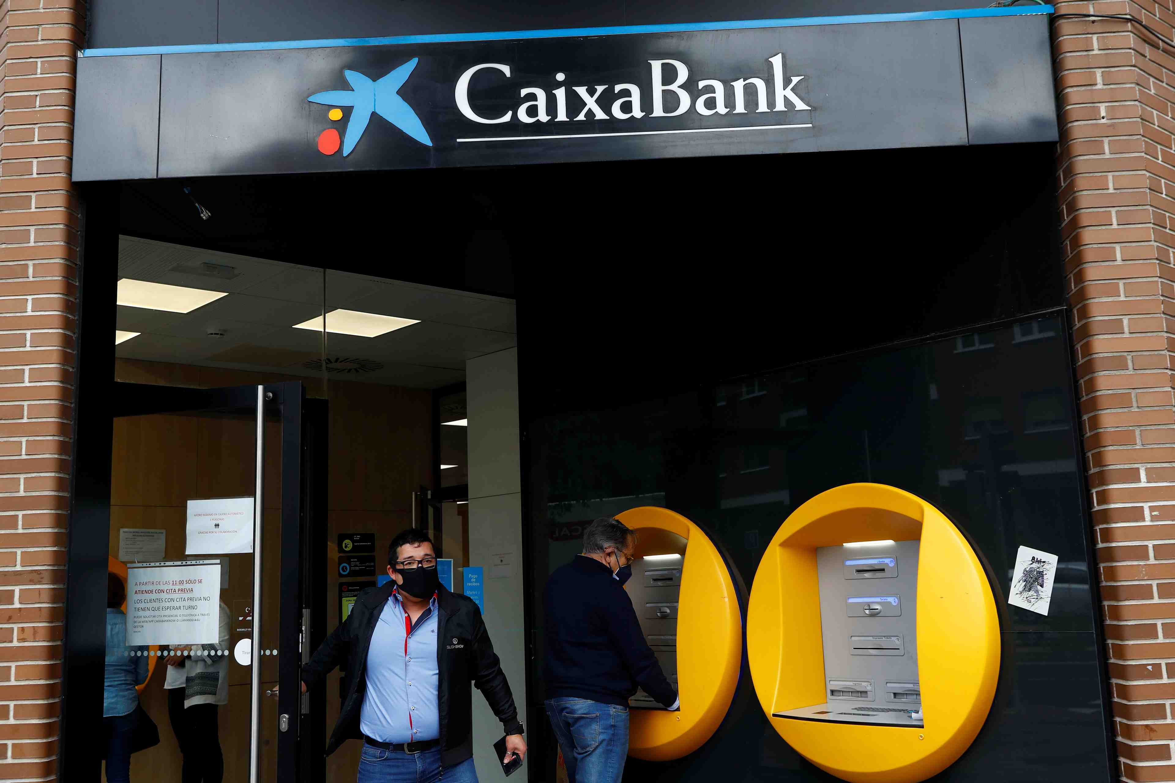 Caixabank prevoit la suppression de plus de 8.000 postes en espagne