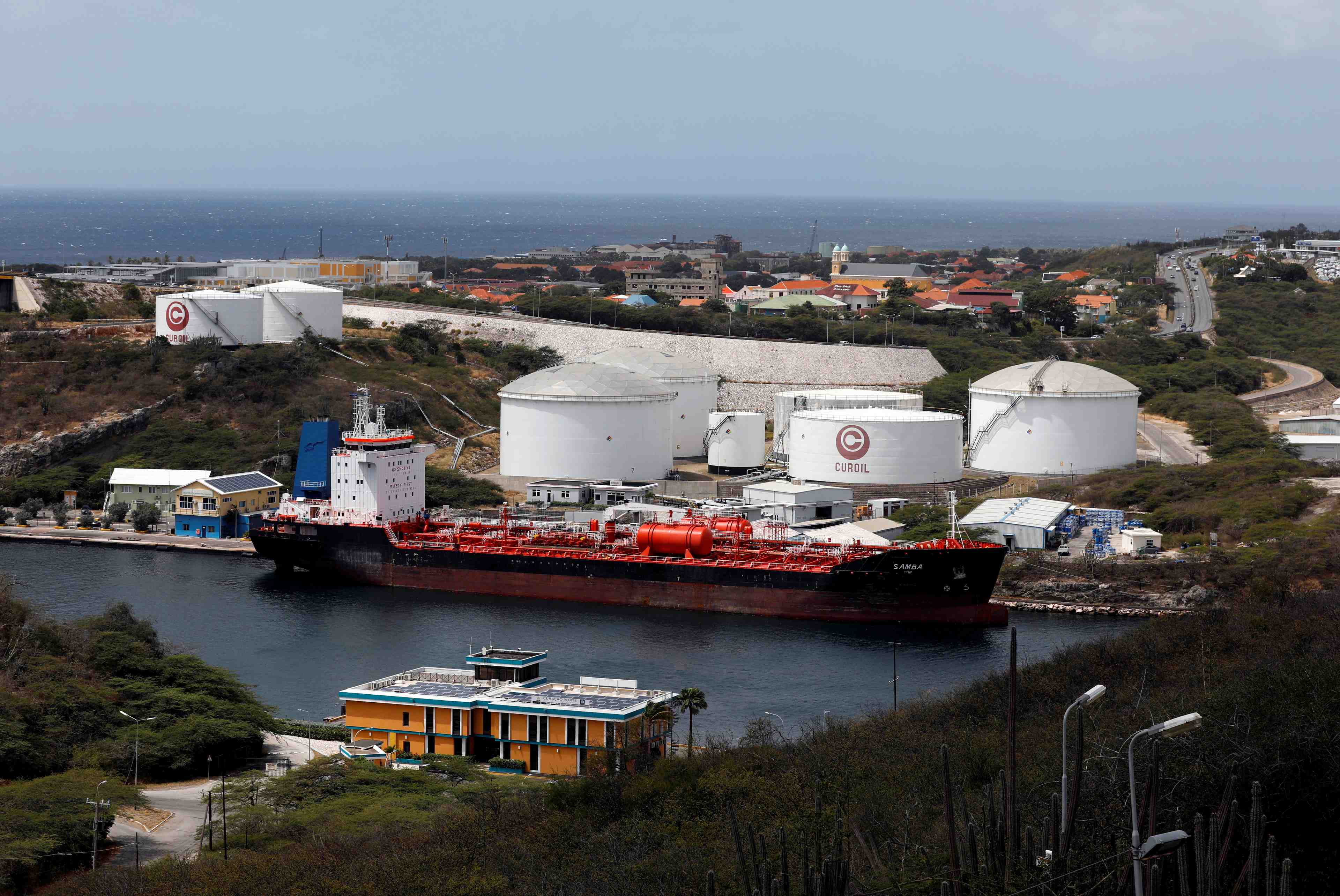 La societe chinoise ccpc joue un role central dans le commerce du petrole en iran et au venezuela