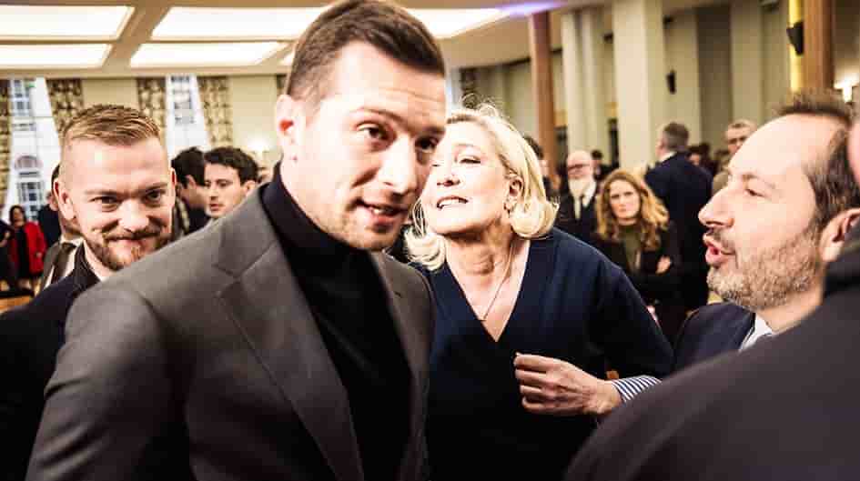 Jordan Bardella, mis en lumière par la condamnation de Marine Le Pen, semble se placer en tête des sondages pour les élections présidentielles de 2027.