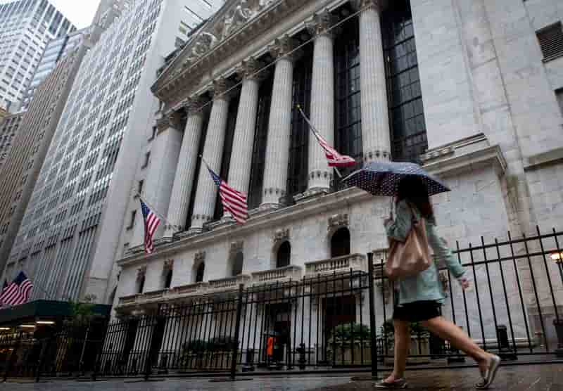 Wall Street ouvre en hausse mais l'énergie recule encore