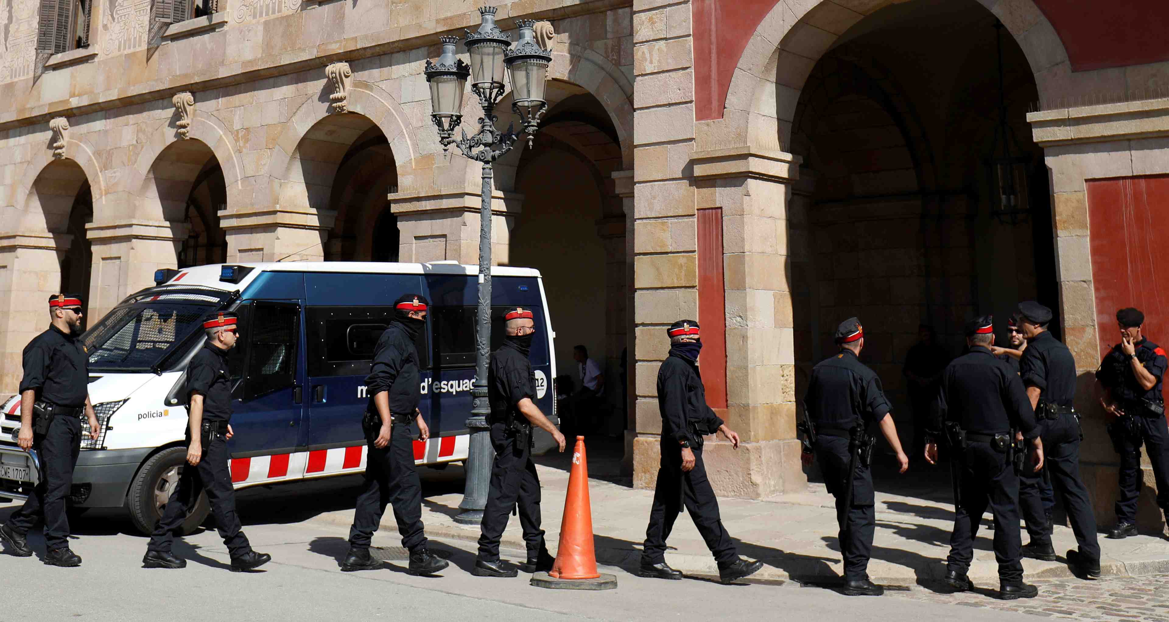 Securite renforcee a barcelone avant le discours de puigdemont