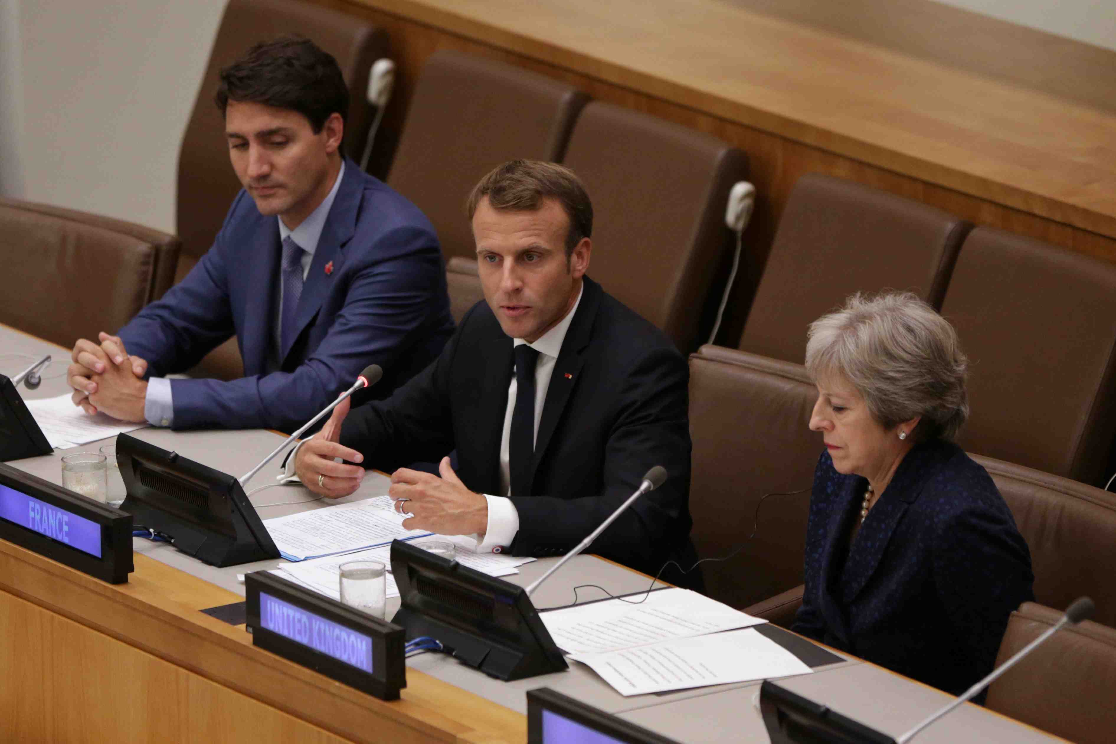 L'acces des jeunes filles a l'education est primordial, dit macron