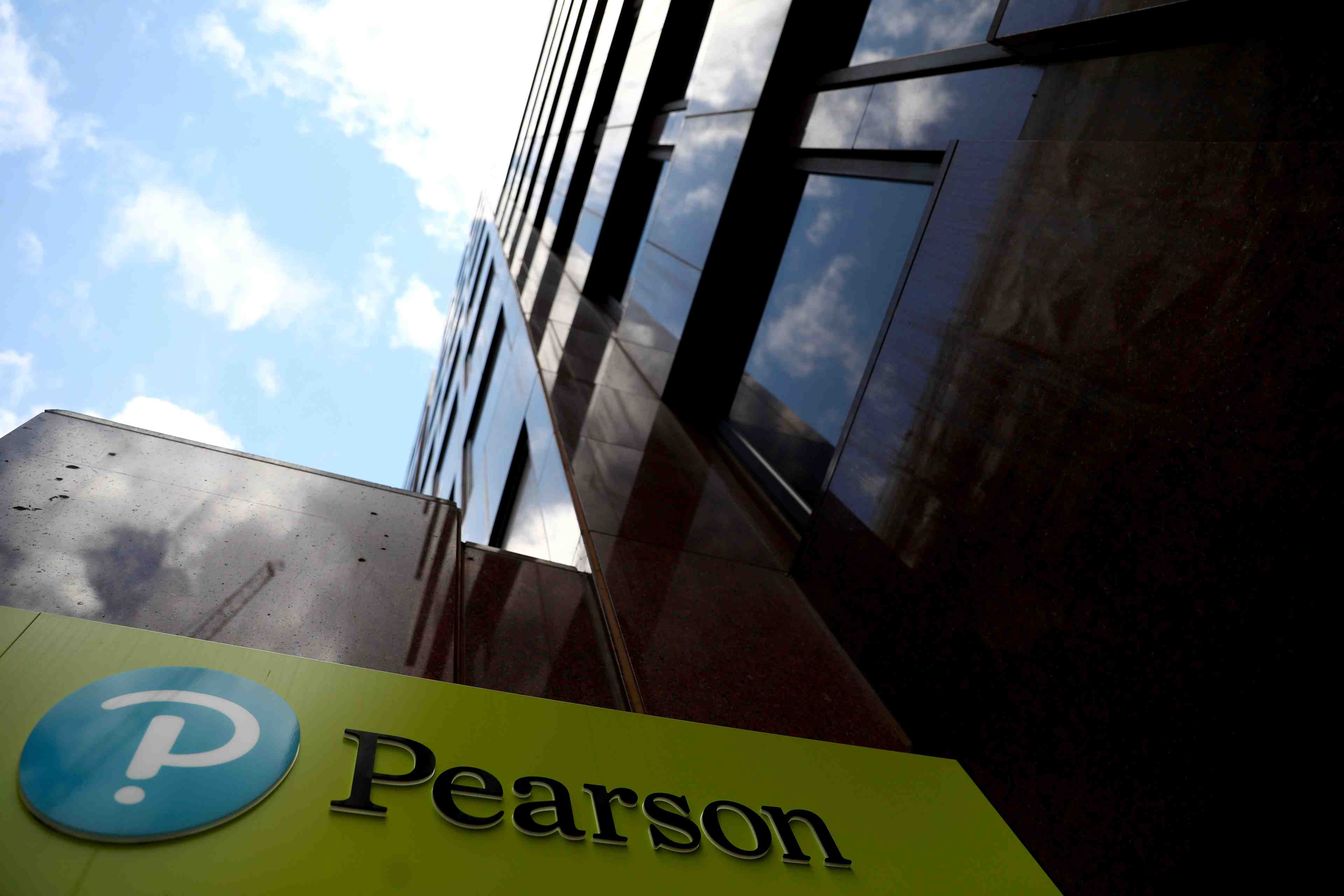 Pearson prevoit des ventes en hausse en 2020