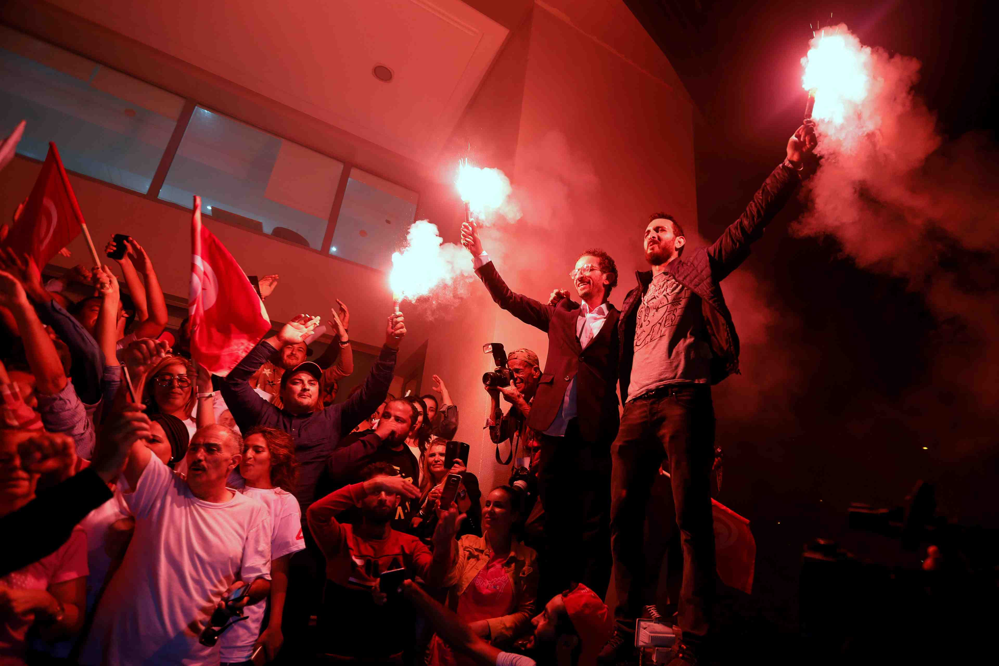 Ennahda en tete des legislatives tunisiennes