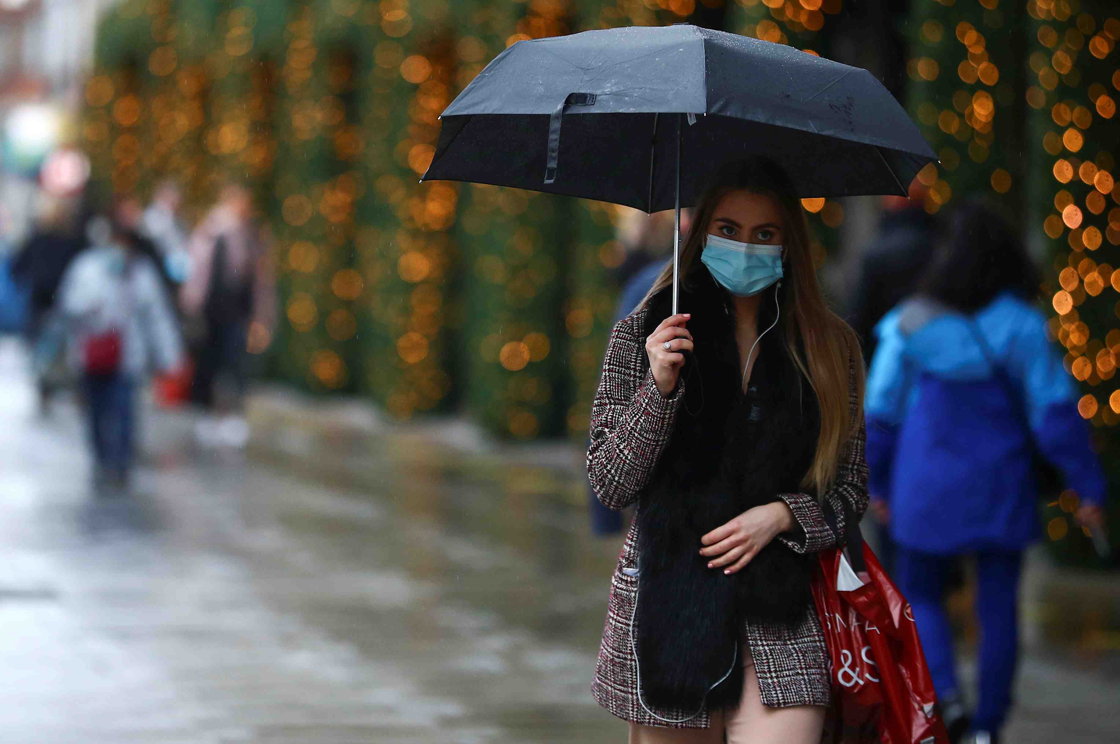 Coronavirus: record de contaminations en 24h, de nouvelles restrictions au royaume-uni