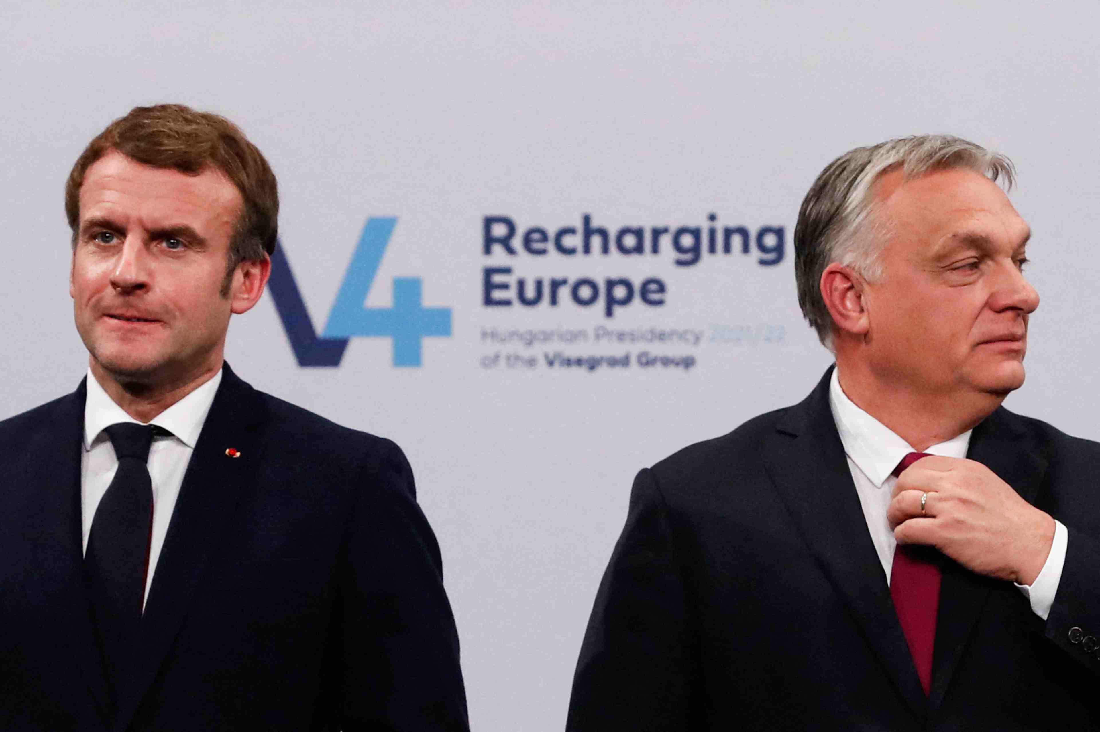 Macron affiche sa volonte de dialogue avec orban a budapest