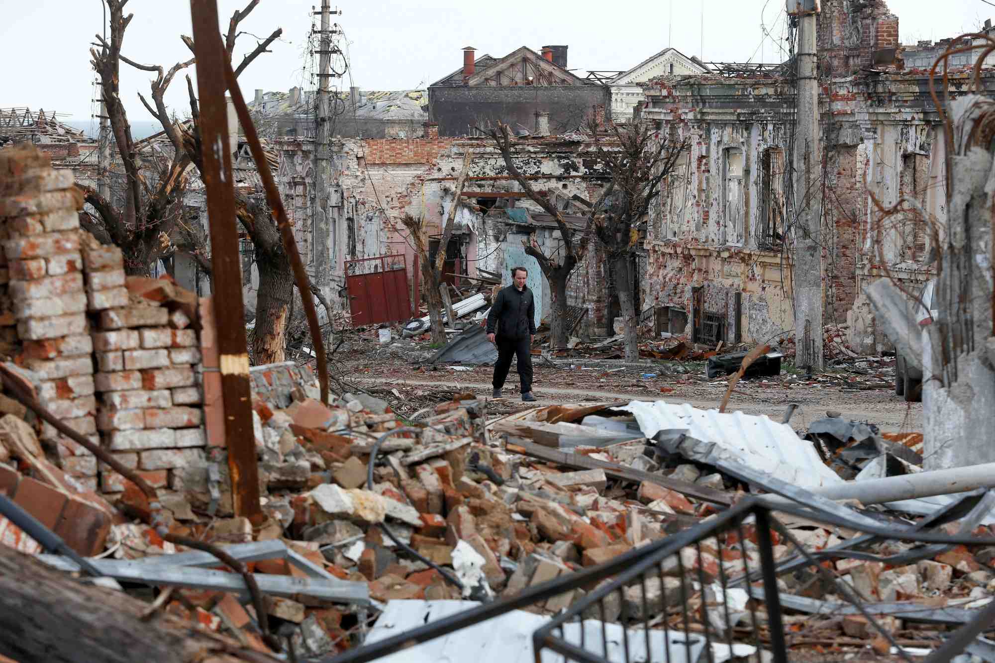L'ukraine n'est pas prete a debloquer militairement le siege de marioupol, dit zelensky
