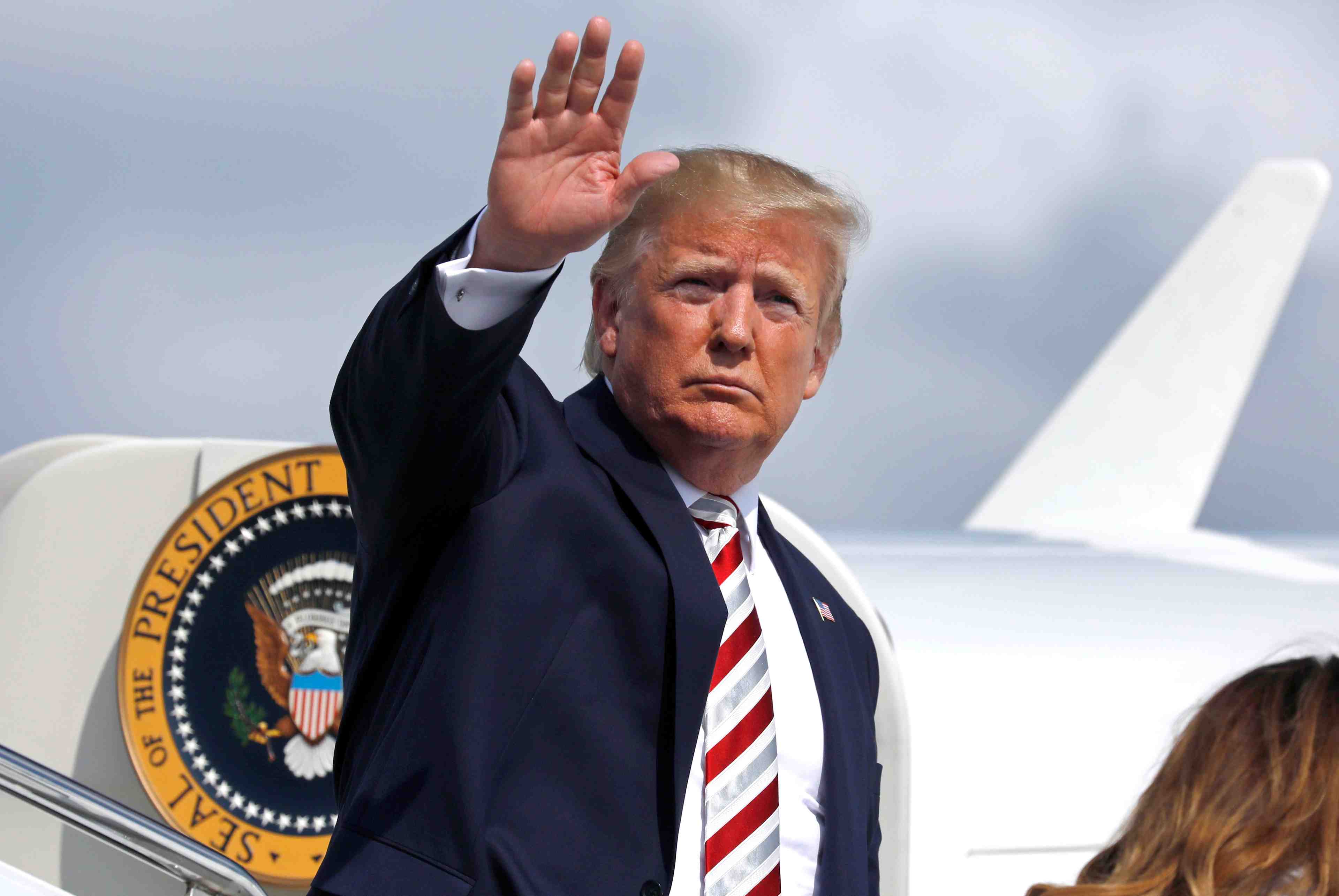 Trump appelle a une loi pour durcir les controles sur les ventes d'armes
