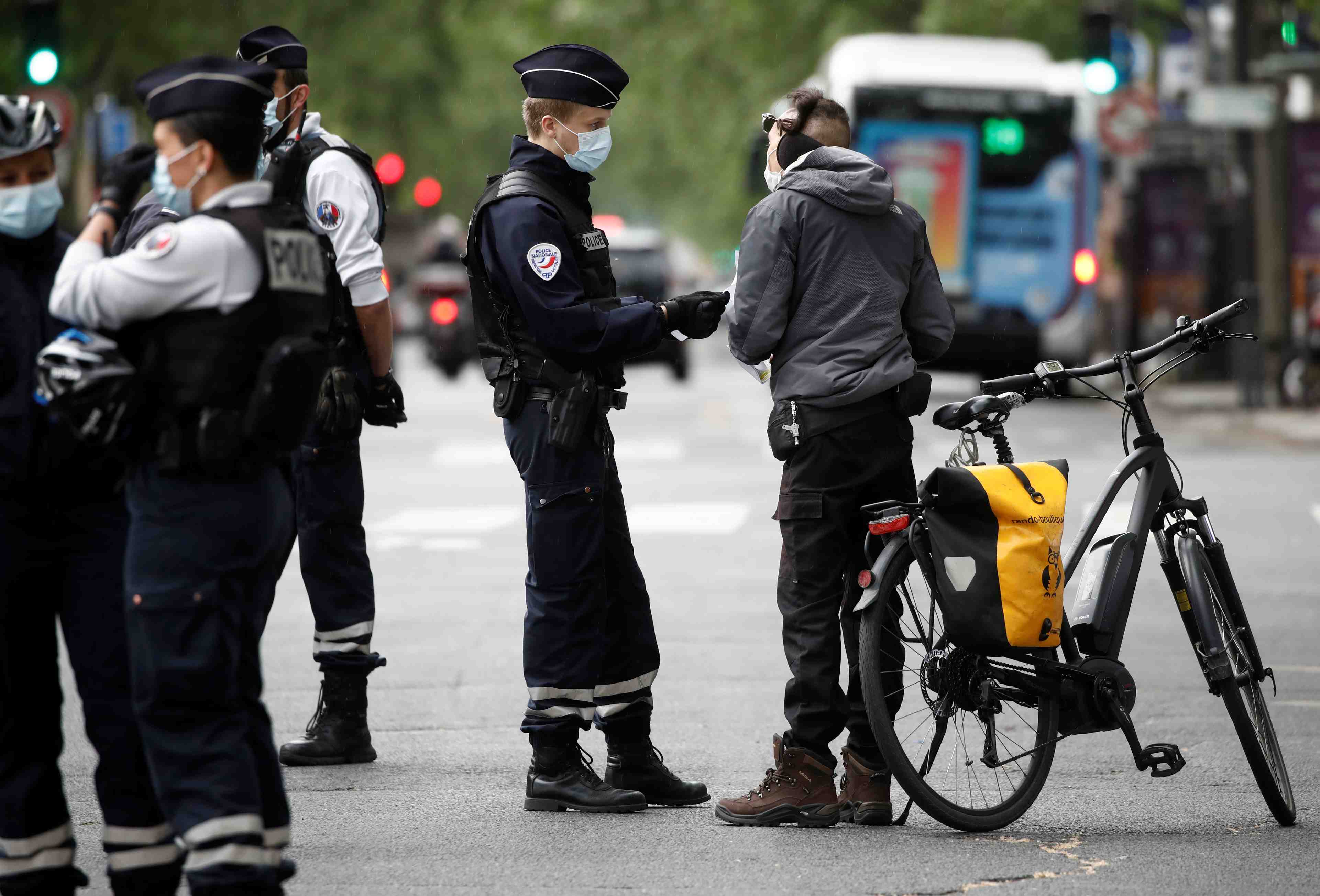 Masques dans les transports, deplacements limites, dit philippe