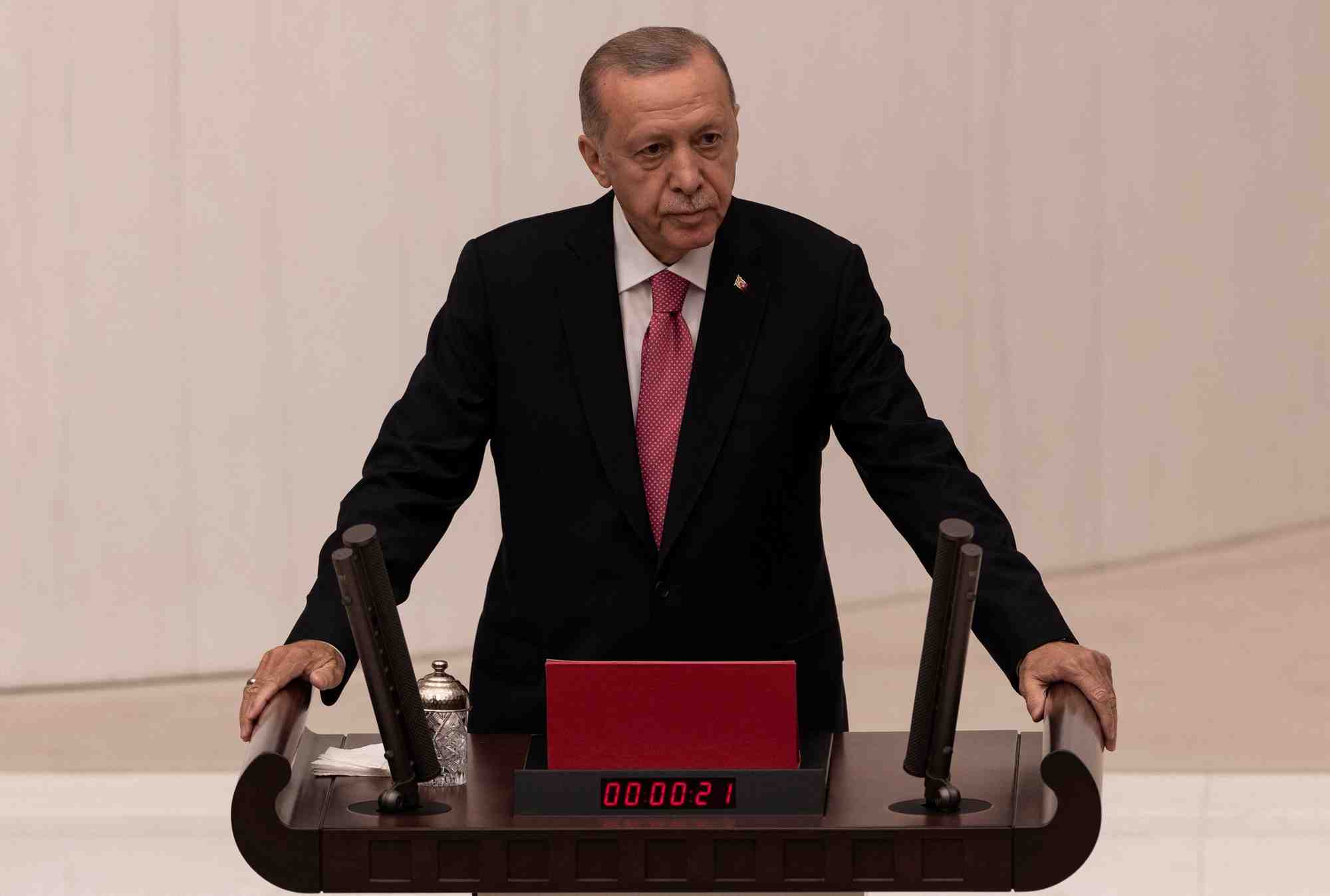 Le president turc tayyip erdogan prete serment apres sa victoire electorale au parlement d'ankara