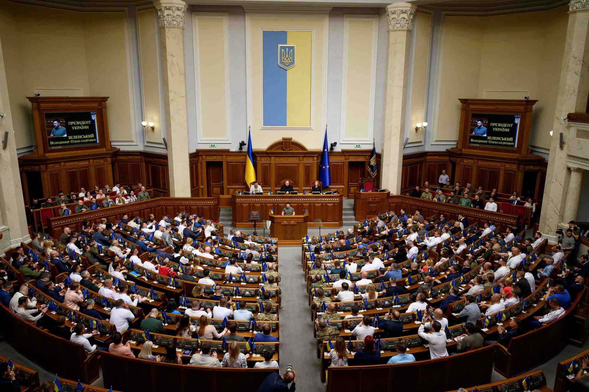 Volodimir zelensky lors d'une session au parlement ukrainien