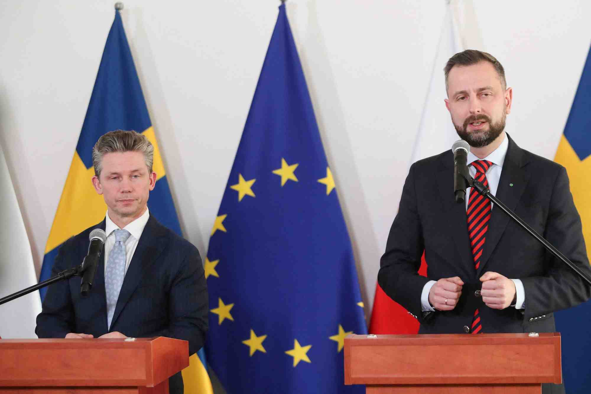 Le ministre polonais de la defense, wladyslaw kosiniak-kamysz et homologue suedois pal jonson