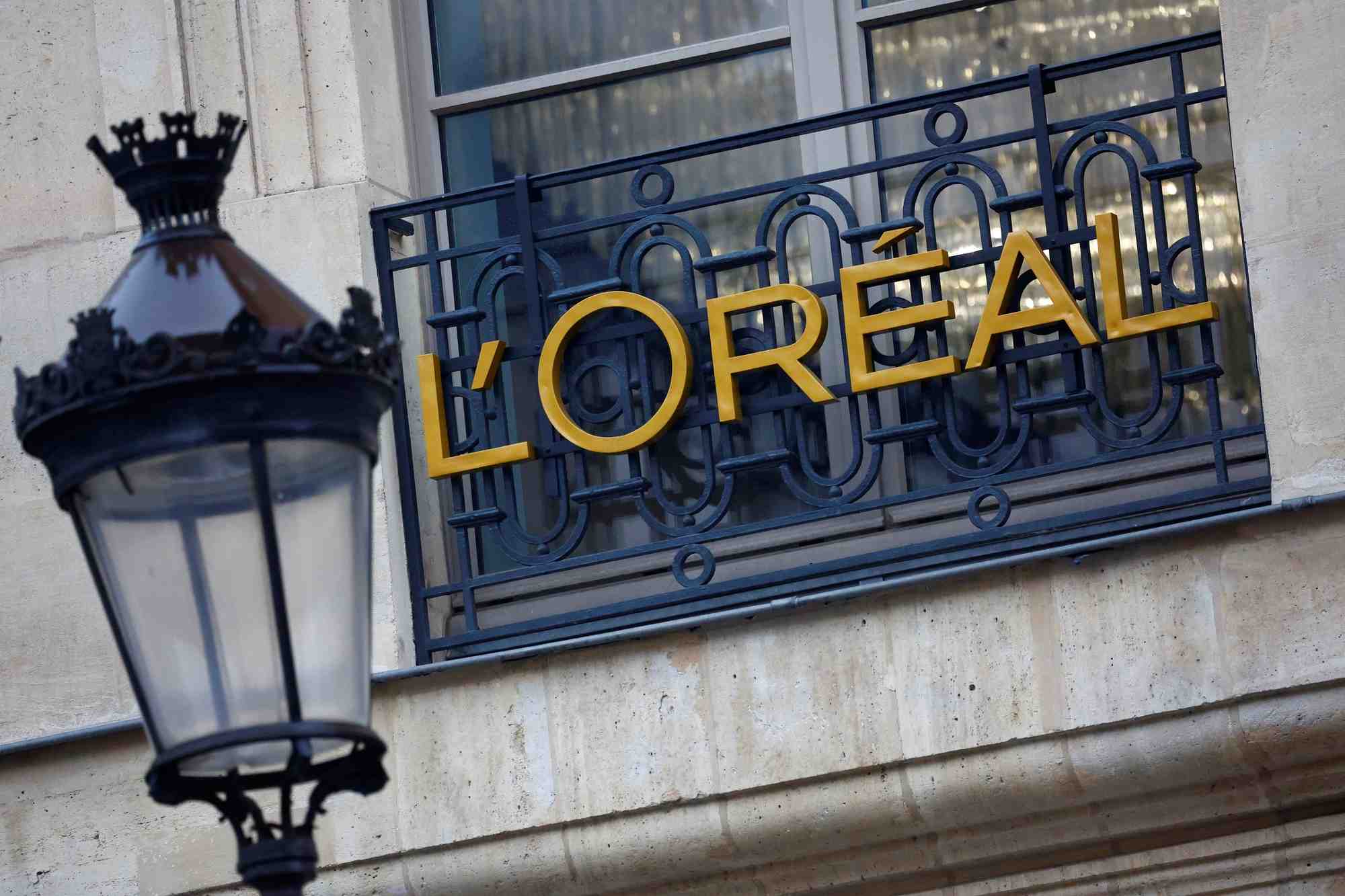 Le logo du groupe de cosmetiques francais l'oreal a paris