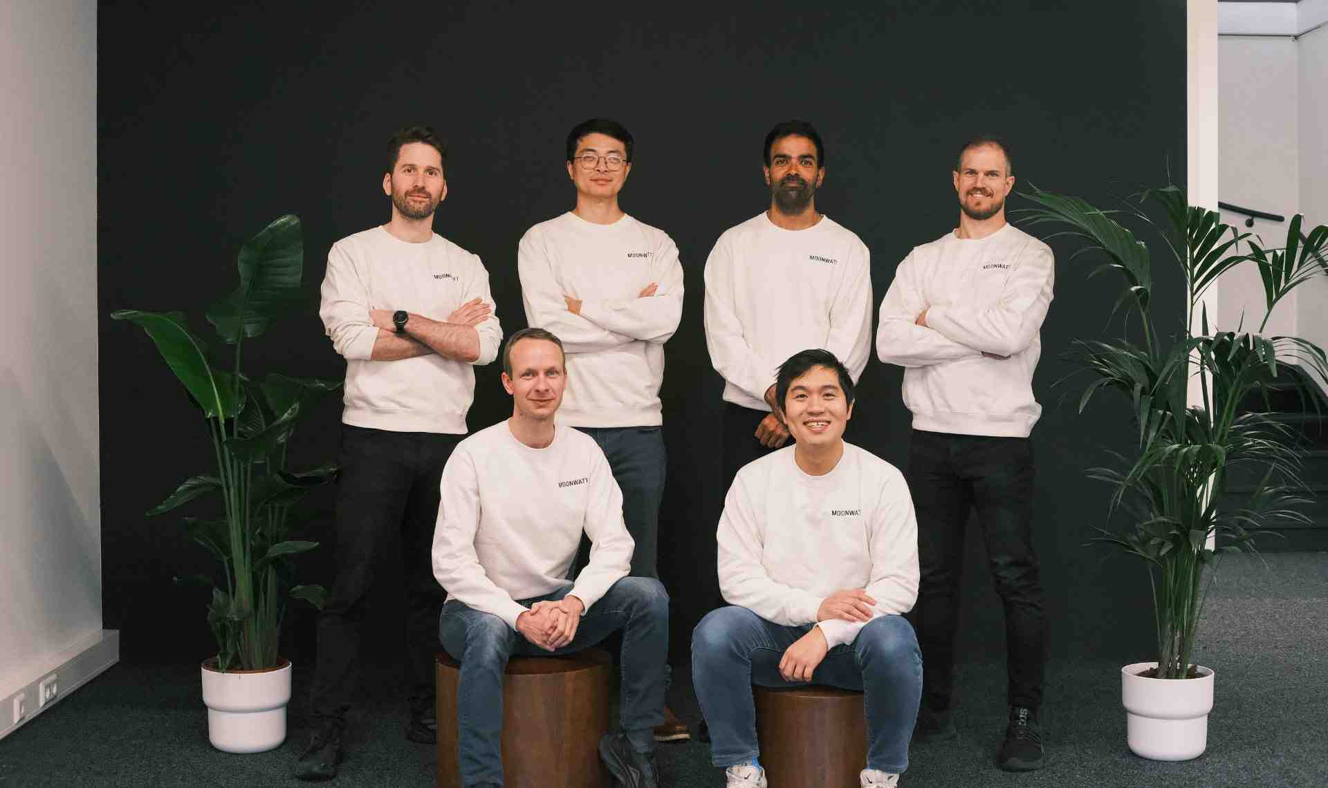 Fondée par trois Français, la start-up Moonwatt entend rendre les centrales solaires pilotables.