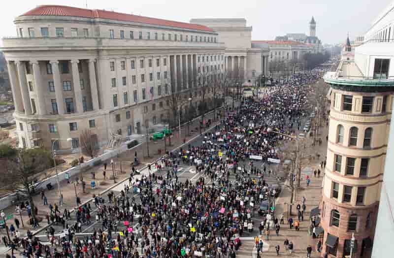 Marches contre les violences policières faites aux Noirs aux USA