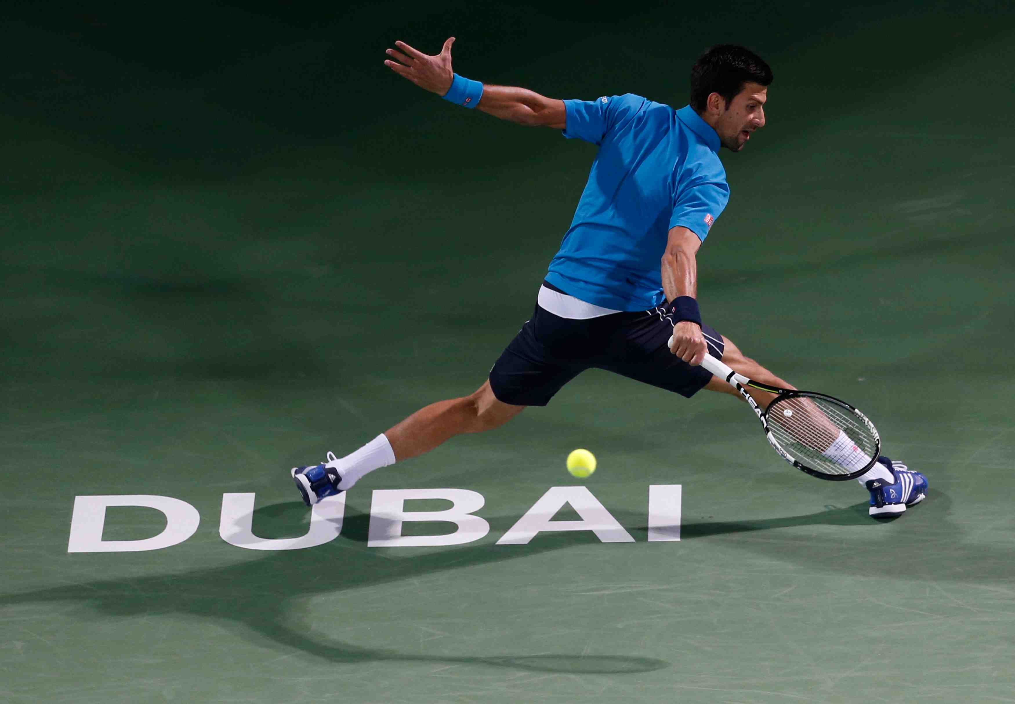 Djokovic et les favoris expeditifs a dubai