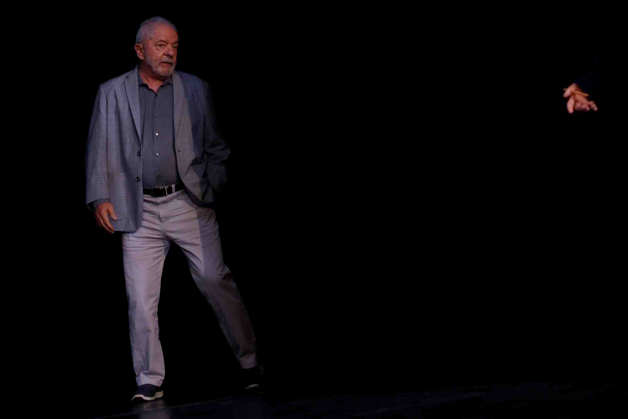 Le president elu bresilien luiz inacio lula da silva lors de la presentation des ministres nommes pour son gouvernement au siege du gouvernement de transition a brasilia