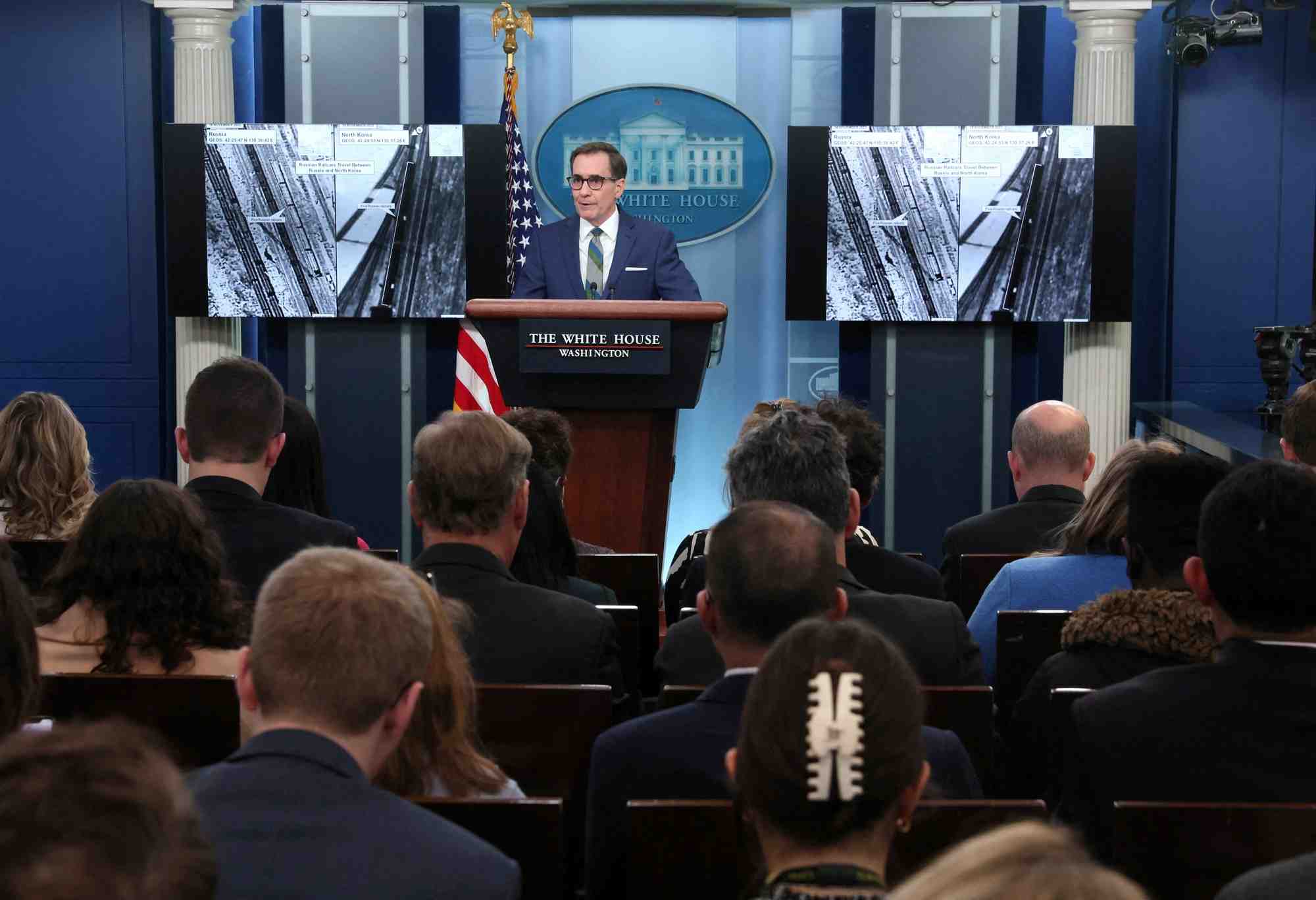 Le coordinateur des communications strategiques du conseil de securite nationale de la maison blanche, john kirby, s'exprime lors d'un point de presse a washington
