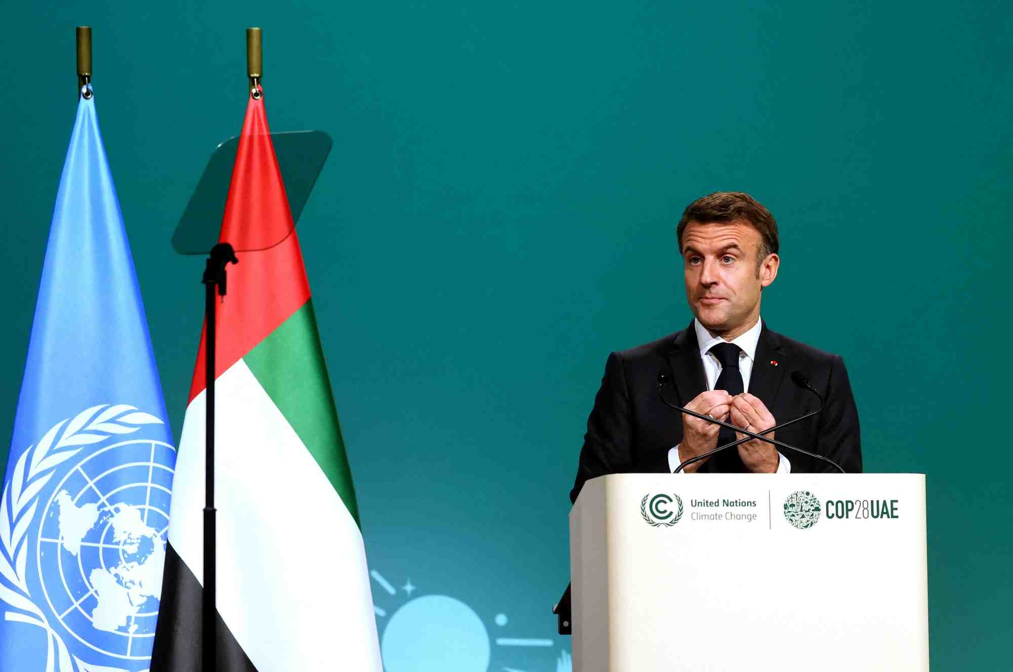 Emmanuel macron prononce un discours lors de la cop28