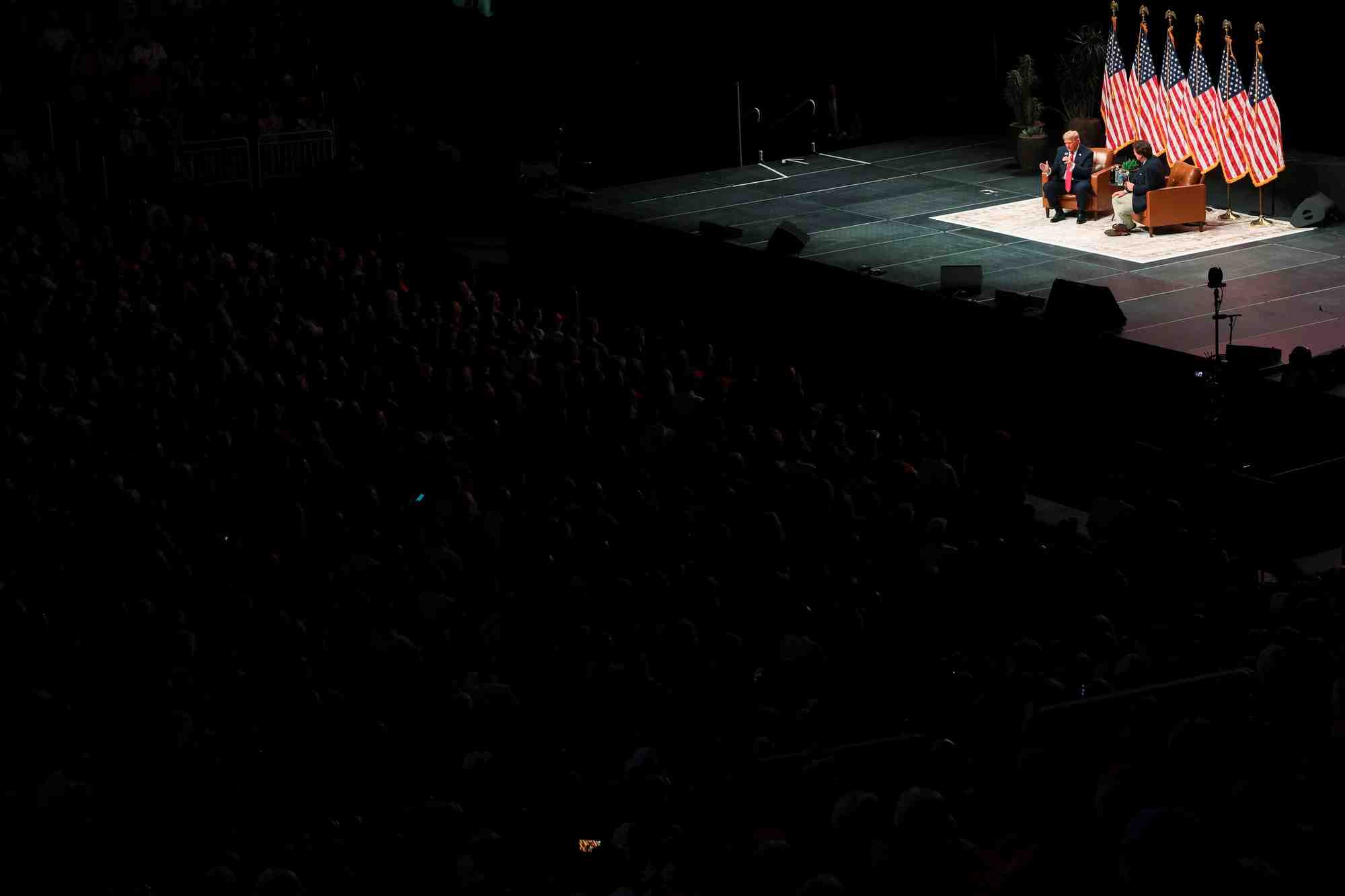 Le candidat republicain a la presidence et ancien president americain donald trump fait campagne a glendale