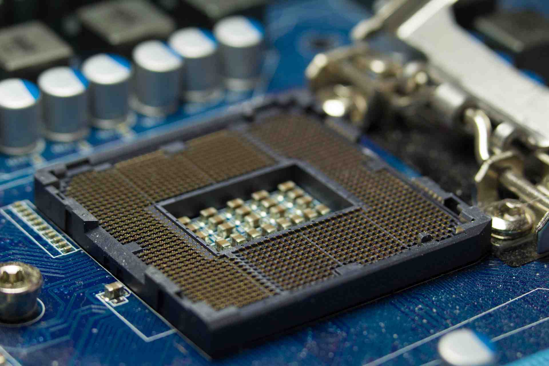 Les GPU dominent le marché des puces d'IA. Le DGX-2 de Nvidia, qui possède 16 GPU, est une des meilleures machines pour l'apprentissage profond. Pour se l'offrir, il faut débourser plus de 360.000 euros.