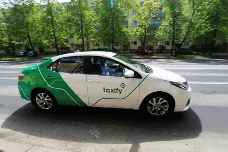 Un consortium emmene par daimler investit 175 millions de dollars dans taxify