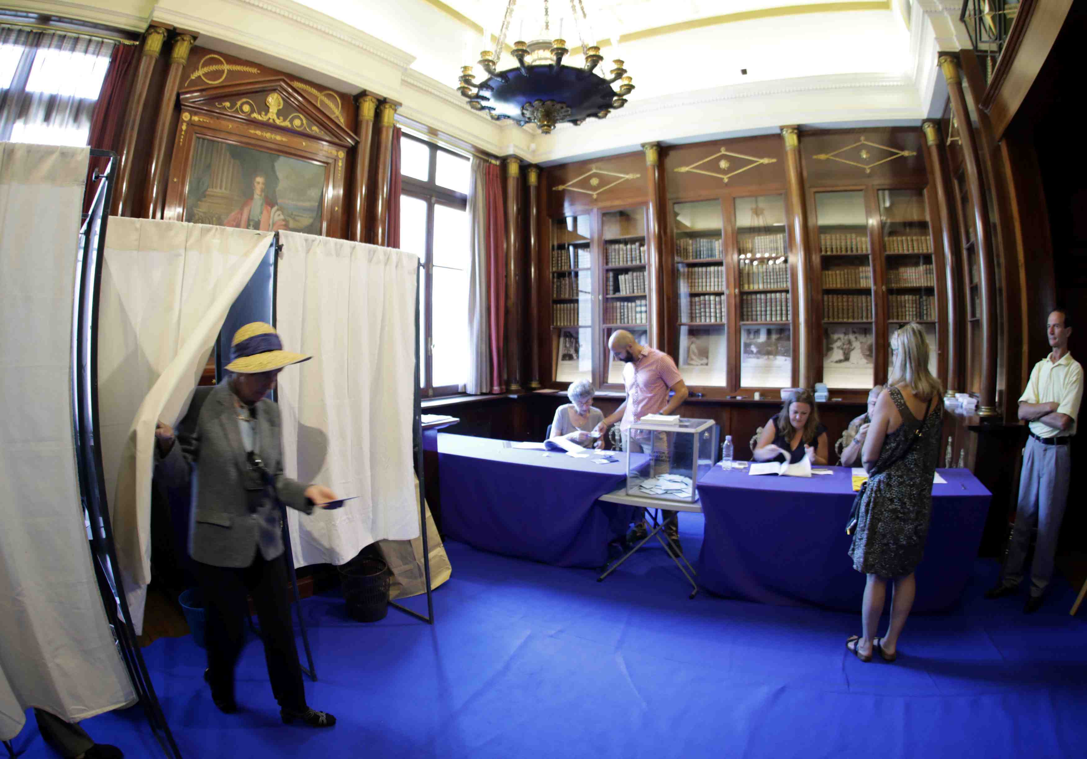 Europeennes: larem et rassemblement national au coude-a-coude