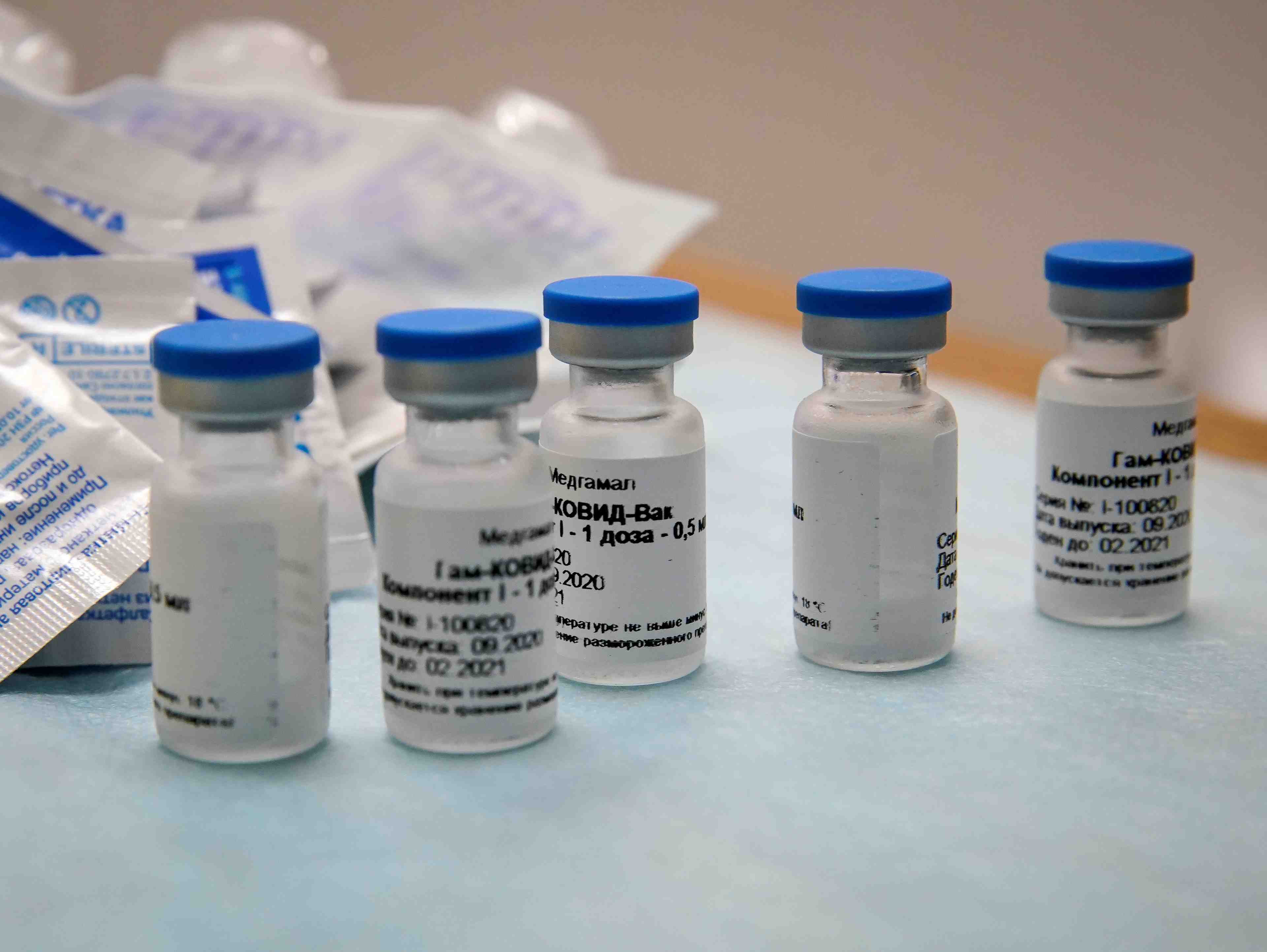 Coronavirus: le vaccin sputnik v sera moins cher que ces rivaux, dit la russie
