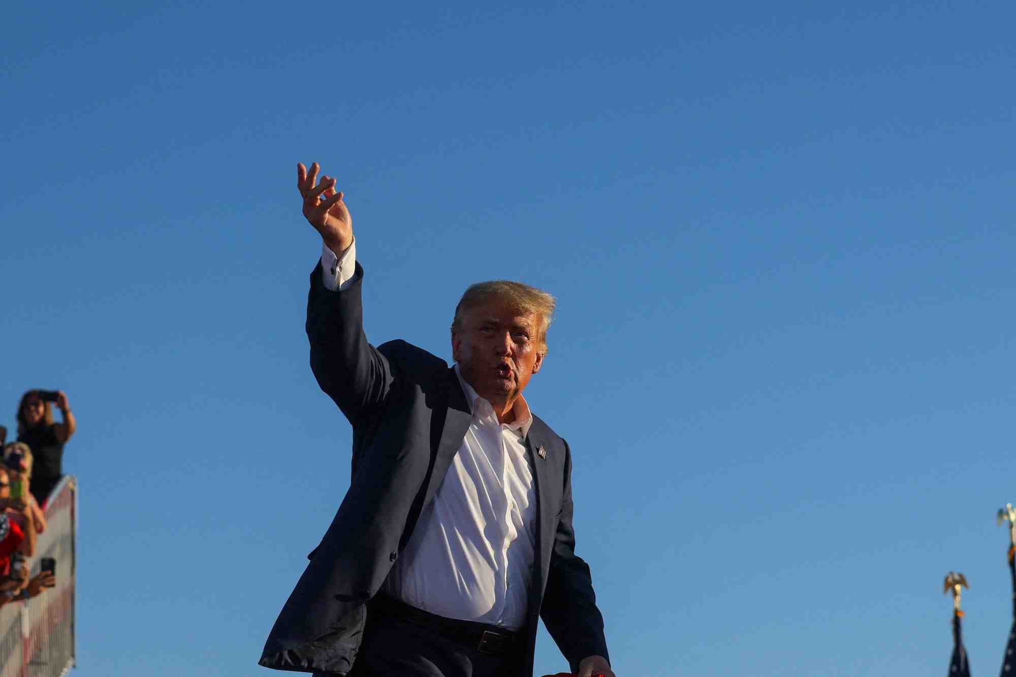 L'ancien president americain donald trump tient un rassemblement avant les elections de mi-mandat
