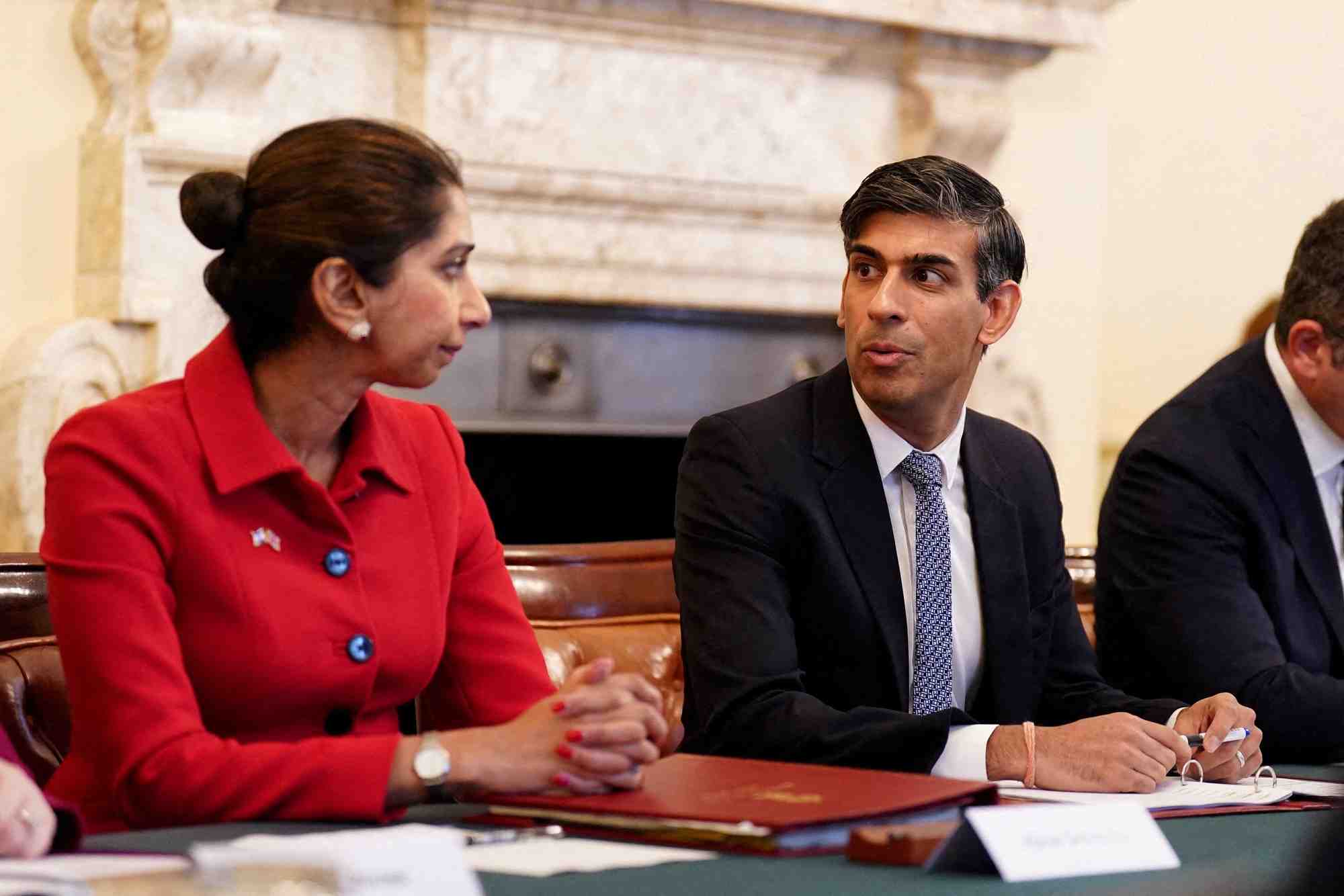 La ministre britannique de l'interieur suella braverman et le premier ministre rishi sunak au 10 downing street, londres