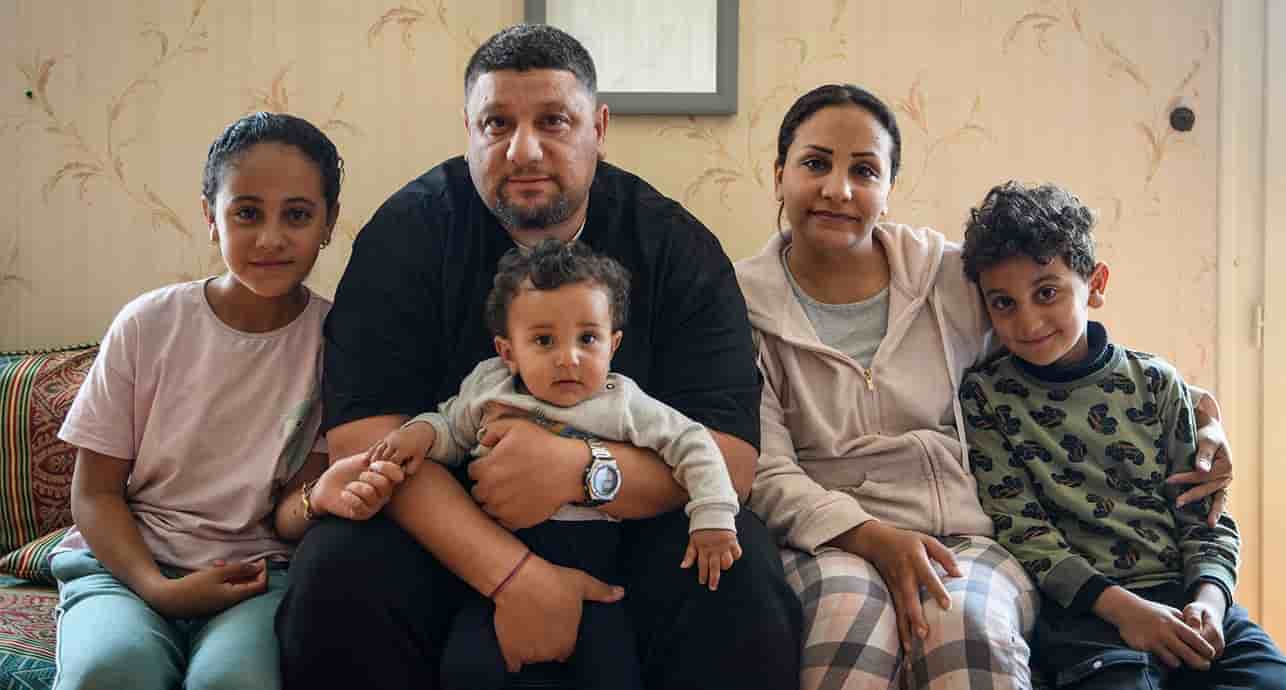 Depuis mai 1948, Wafa Mghames et les siens sont ballottés d’un pays à un autre. Son fils Ayman vient d’arriver en France.