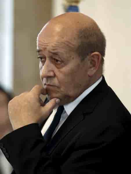 Le ministre de la defense pourrait finalement rester au gouvernement