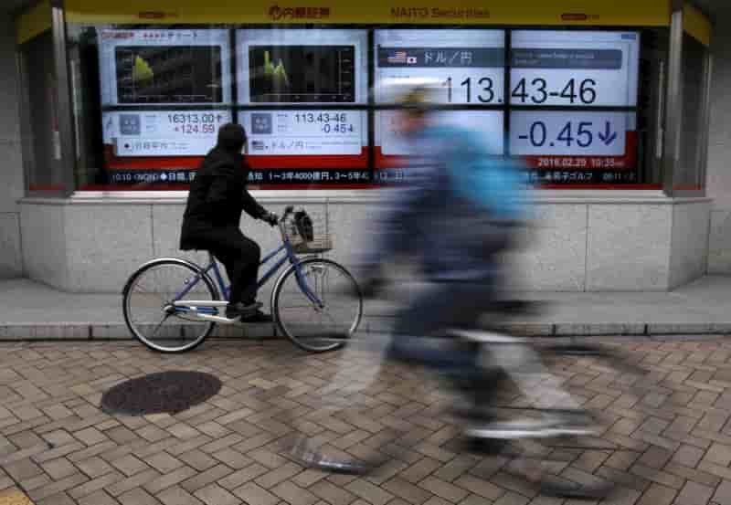 Tokyo cloture en baisse