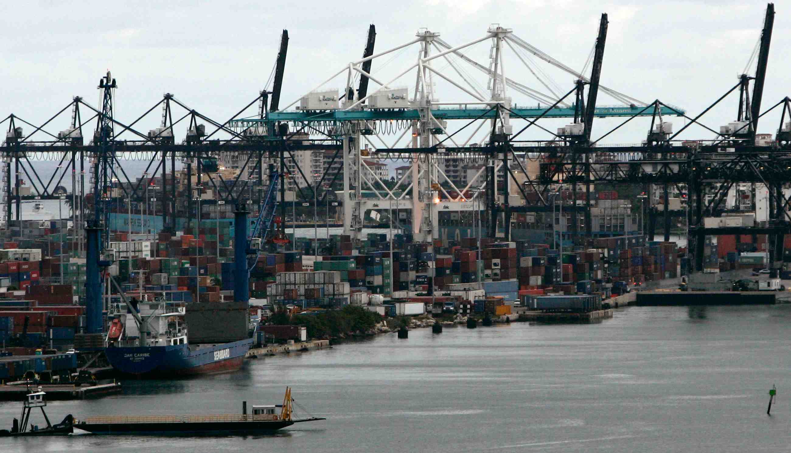 Usa: le deficit commercial creuse par une chute record a l'export