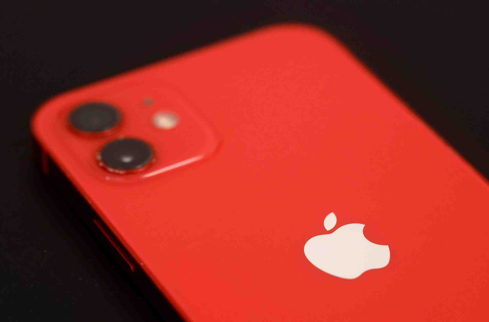 Selon l'agence nationale des fréquences (ANFR), l'iPhone 12 ne pouvait plus être commercialisé en France.