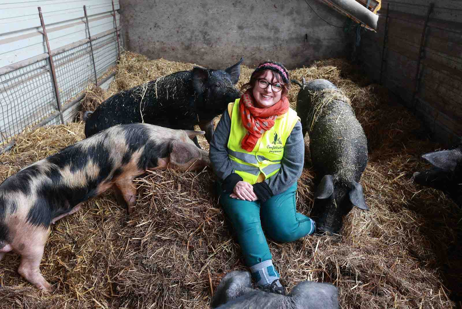 Laurence Lyonnais Meslob, porte parole de la Confédération paysanne 25-90 et productrice de porcs plein air et en vaches laitières avec mon conjoint, à Saint Juan dans le Doubs